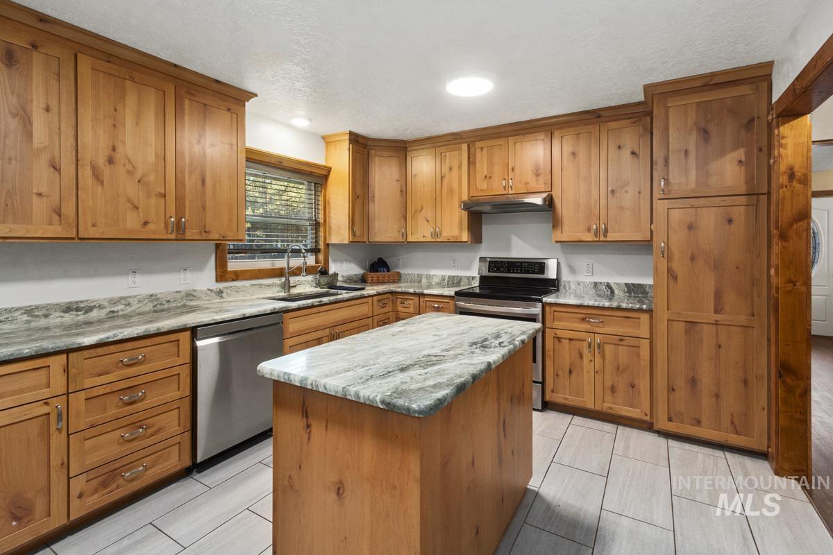 31 Miners Court, Cascade, Idaho 83611, 3 Bedrooms, 2 Bathrooms, Residential For Sale, Price $750,000, 98966516