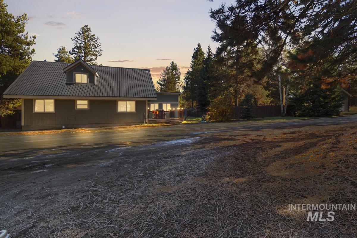 31 Miners Court, Cascade, Idaho 83611, 3 Bedrooms, 2 Bathrooms, Residential For Sale, Price $750,000, 98966516