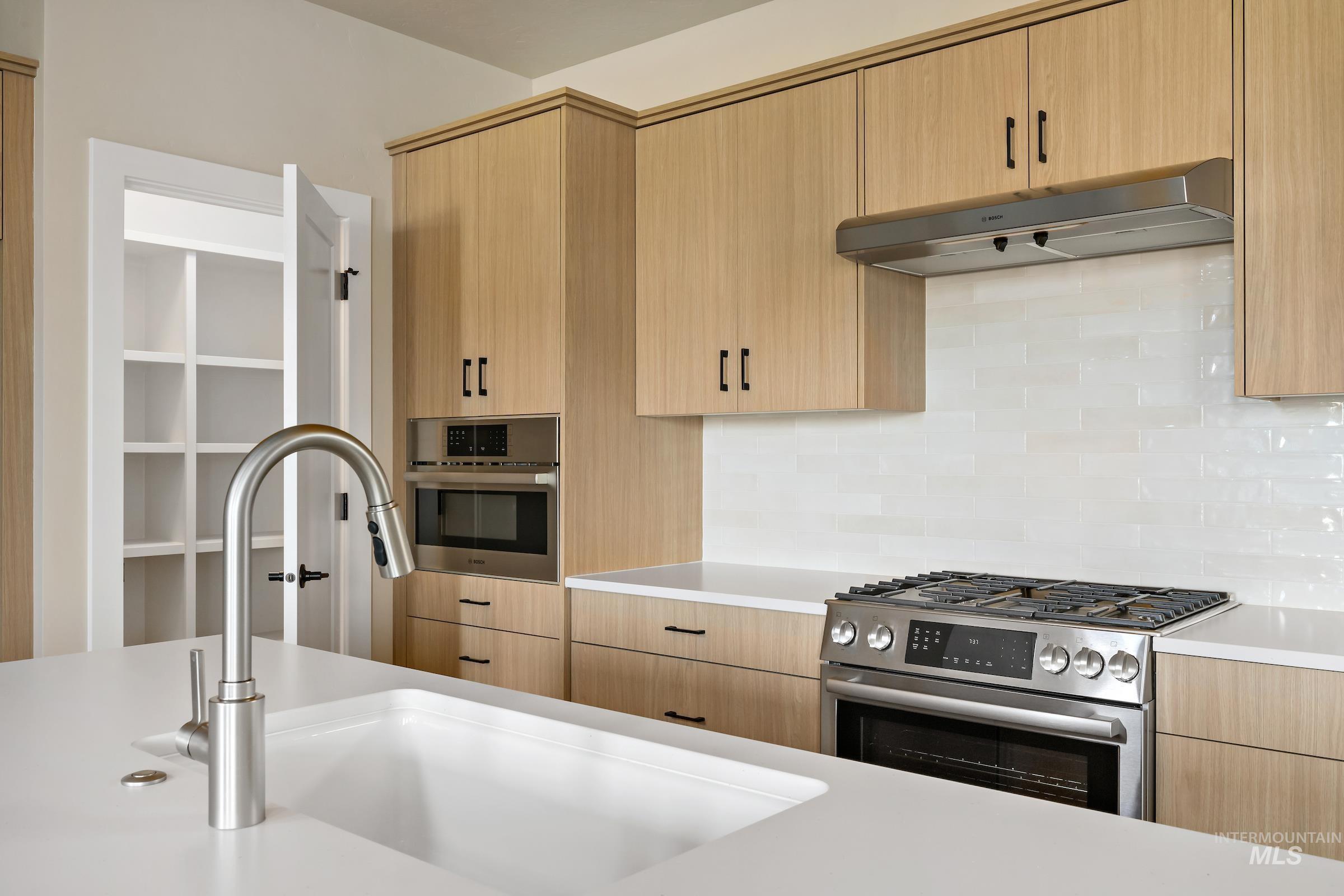 6037 S Hope Ave, Meridian, Idaho 83642, 3 Bedrooms, 2.5 Bathrooms, Residential For Sale, Price $535,500,MLS 98966518