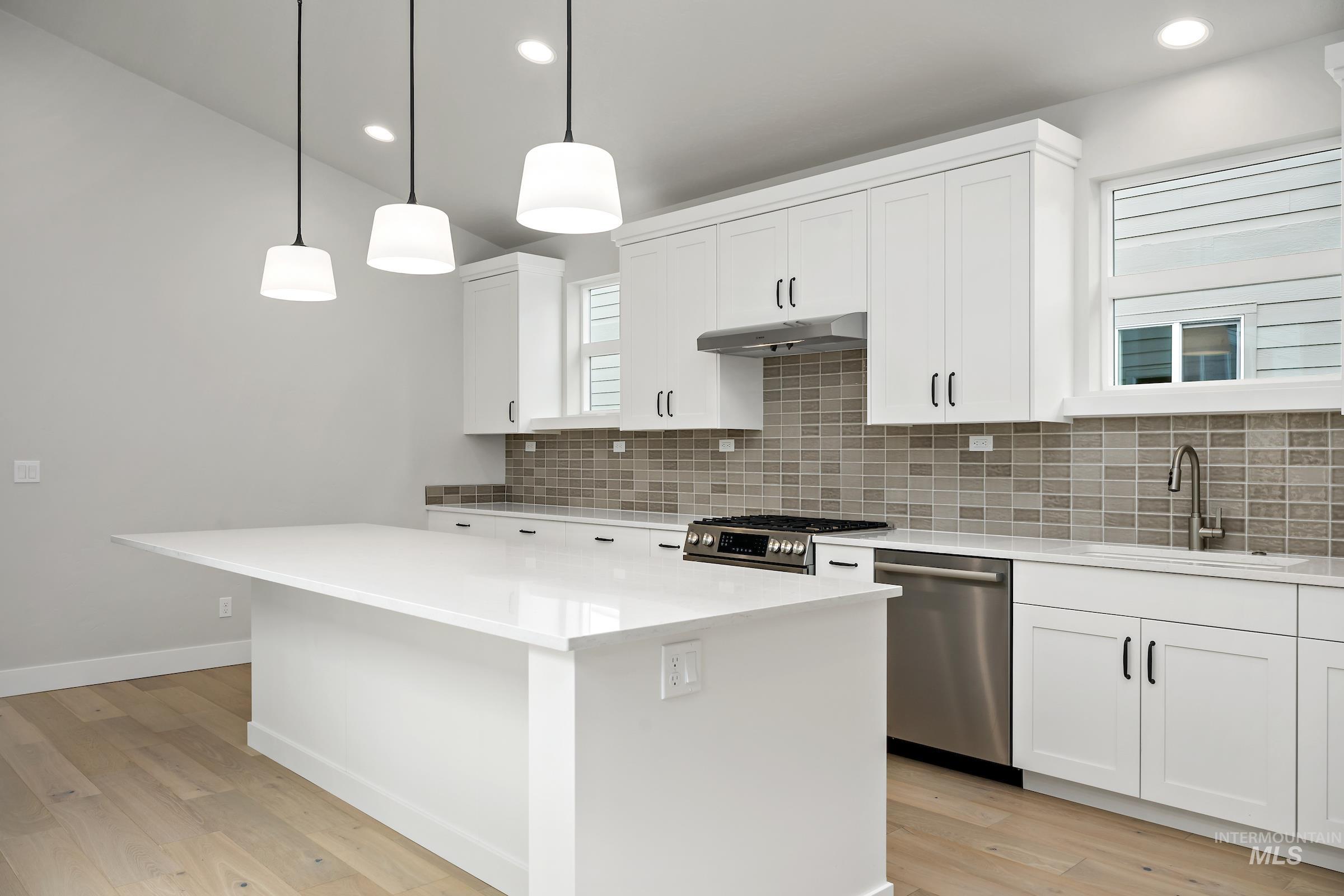 6072 S Apex Ave, Meridian, Idaho 83642, 3 Bedrooms, 2 Bathrooms, Residential For Sale, Price $484,900,MLS 98966526