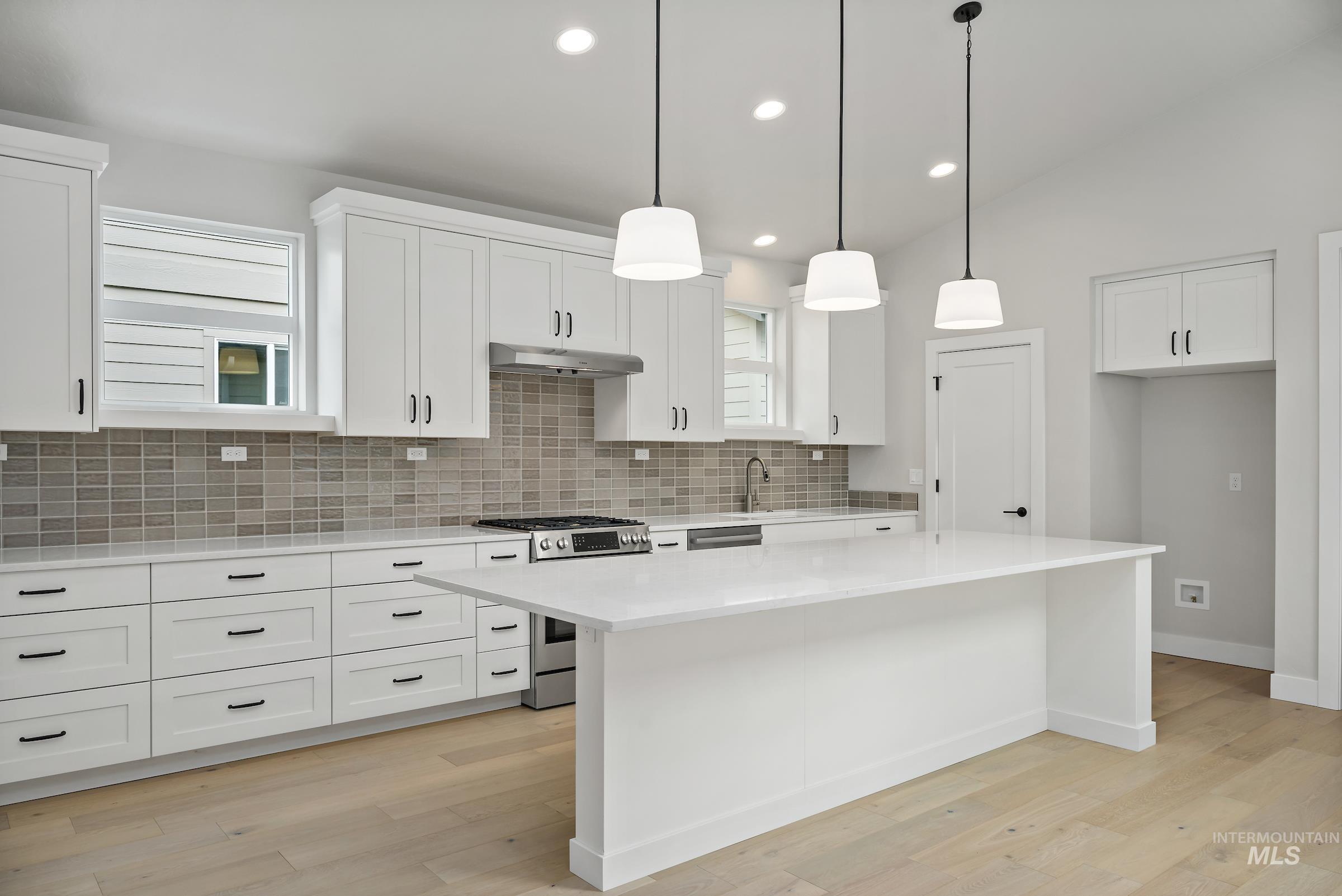 6072 S Apex Ave, Meridian, Idaho 83642, 3 Bedrooms, 2 Bathrooms, Residential For Sale, Price $484,900,MLS 98966526