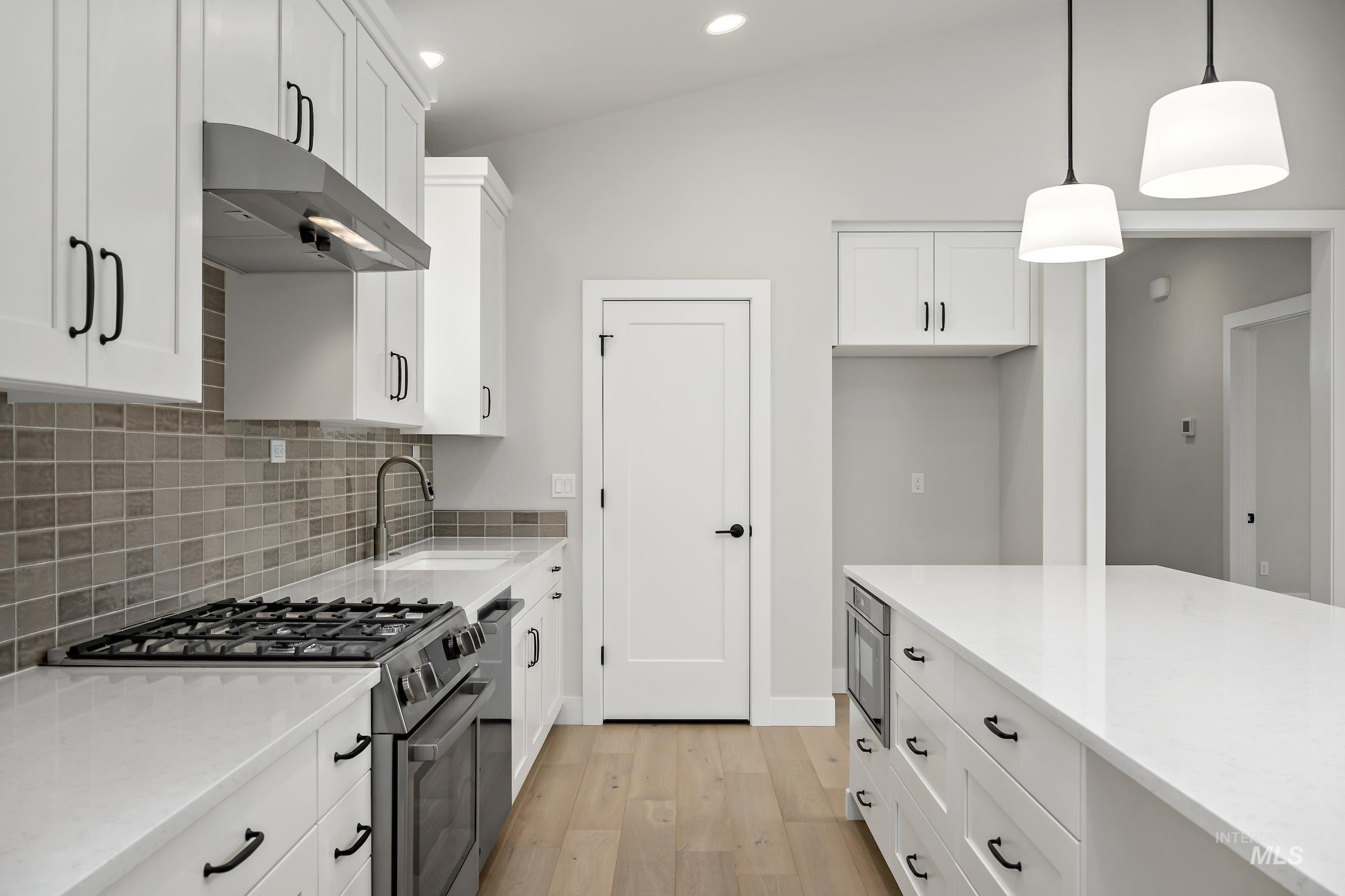 6072 S Apex Ave, Meridian, Idaho 83642, 3 Bedrooms, 2 Bathrooms, Residential For Sale, Price $484,900,MLS 98966526