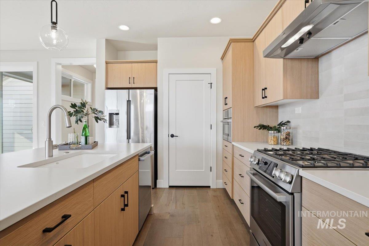 6075 S Aspiration Ave, Meridian, Idaho 83642, 3 Bedrooms, 2.5 Bathrooms, Residential For Sale, Price $524,900,MLS 98966546