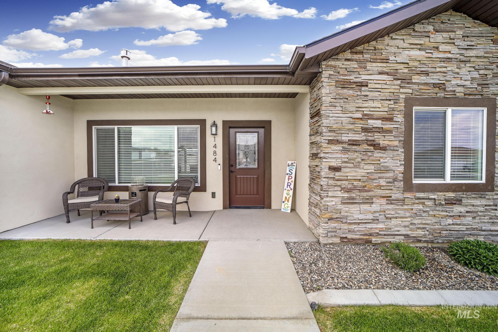 284 Sandi Road, Twin Falls, Idaho 83301, 3 Bedrooms, 2 Bathrooms, Residential For Sale, Price $439,900,MLS 98966559