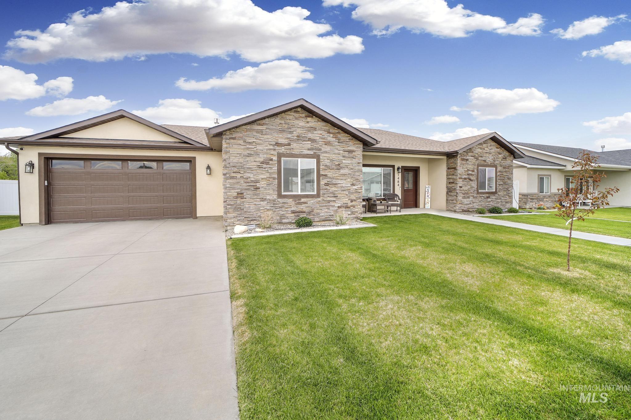 284 Sandi Road, Twin Falls, Idaho 83301, 3 Bedrooms, 2 Bathrooms, Residential For Sale, Price $449,900,MLS 98966559