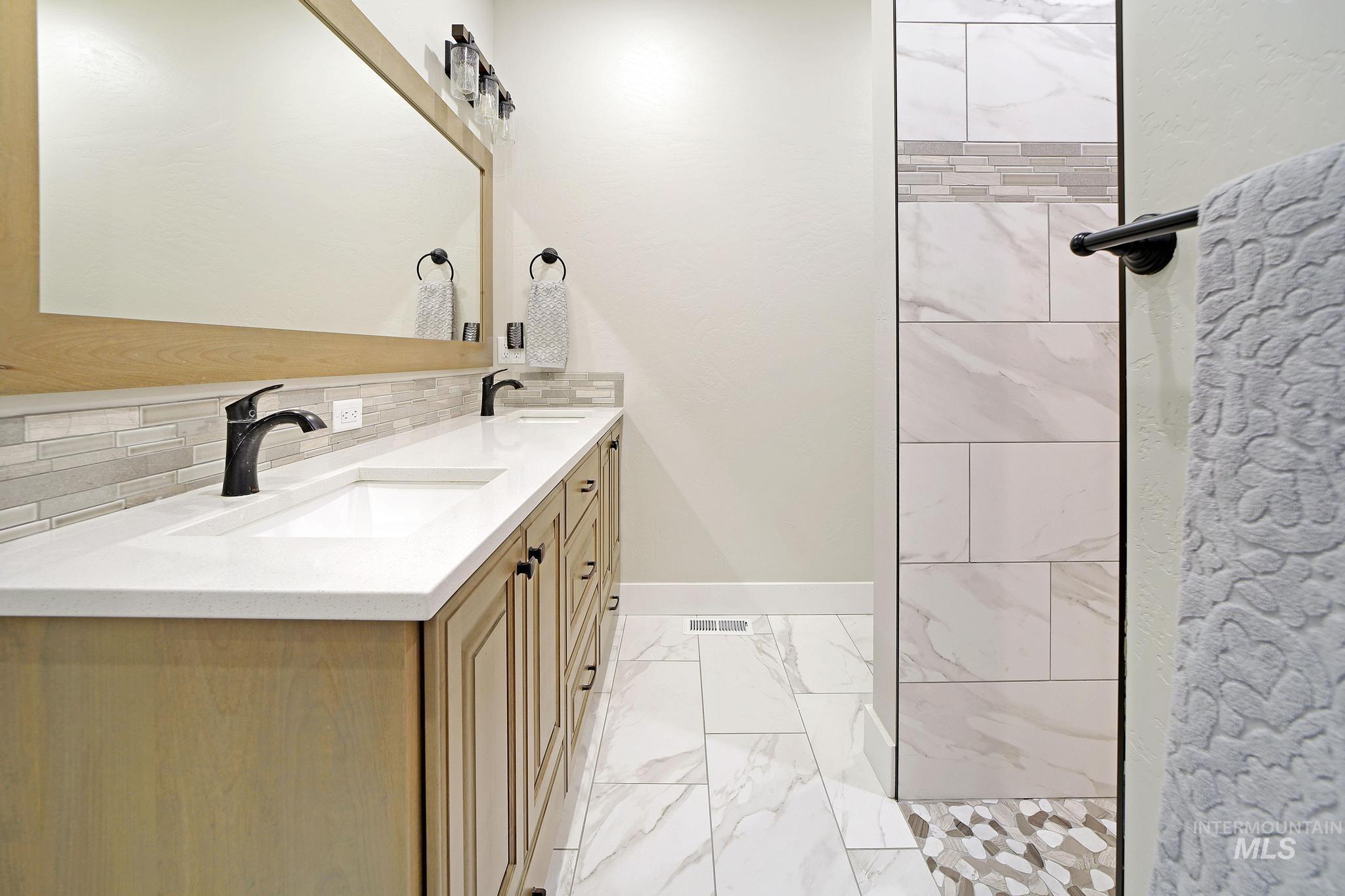 284 Sandi Road, Twin Falls, Idaho 83301, 3 Bedrooms, 2 Bathrooms, Residential For Sale, Price $439,900,MLS 98966559