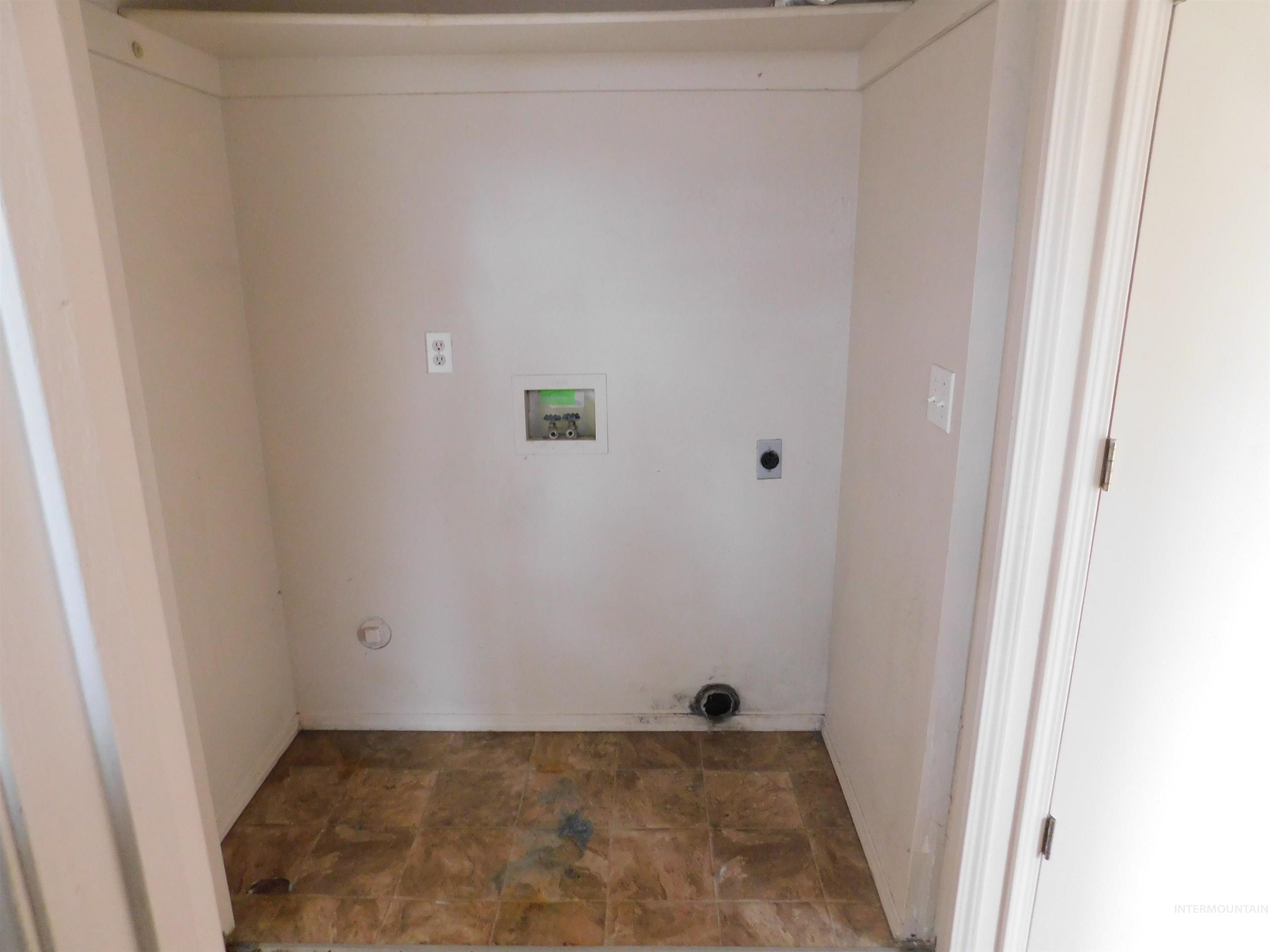 112 W Barbara Drive, Middleton, Idaho 83644, 3 Bedrooms, 2 Bathrooms, Residential For Sale, Price $305,000,MLS 98966574