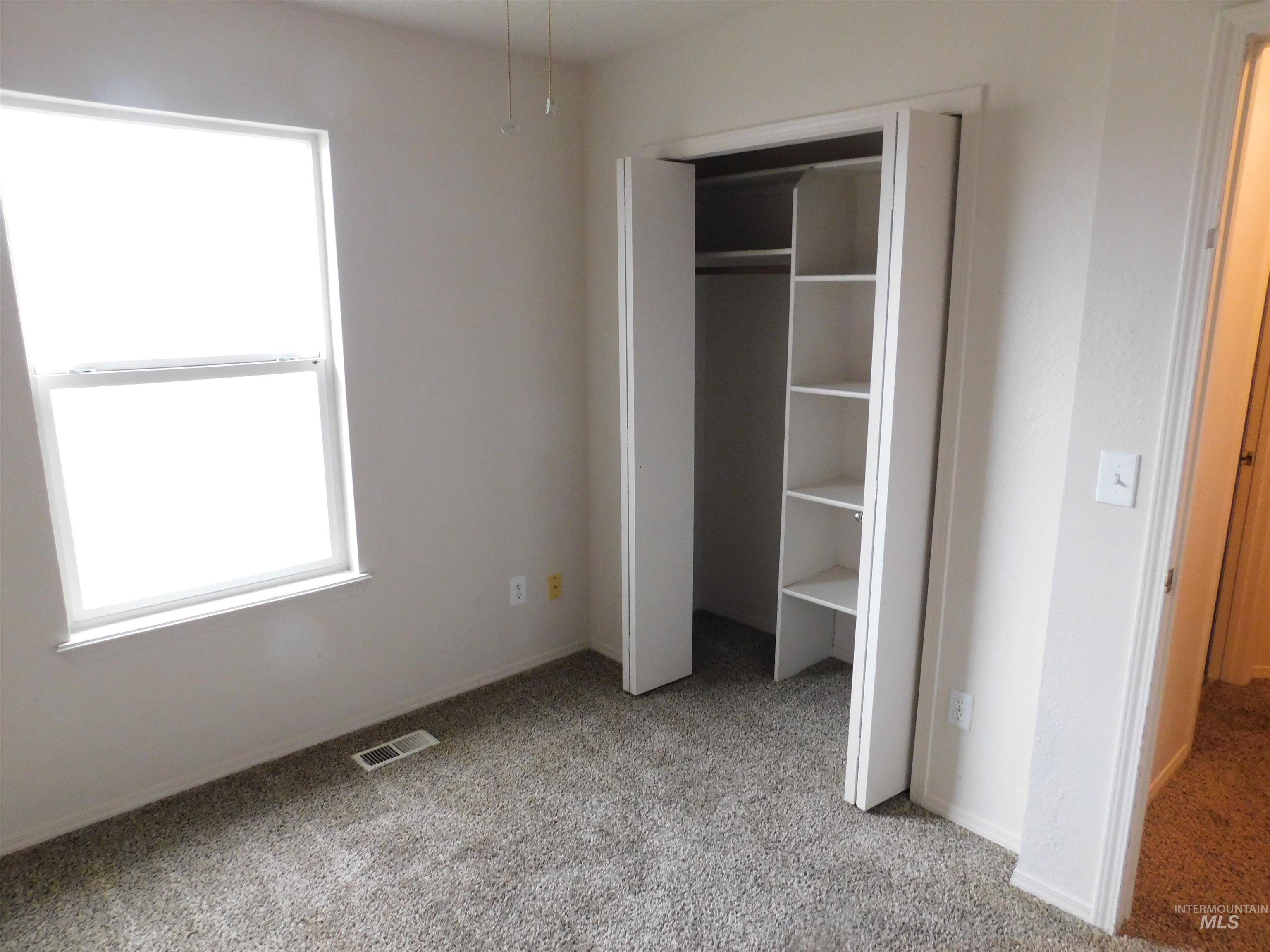 112 W Barbara Drive, Middleton, Idaho 83644, 3 Bedrooms, 2 Bathrooms, Residential For Sale, Price $305,000,MLS 98966574