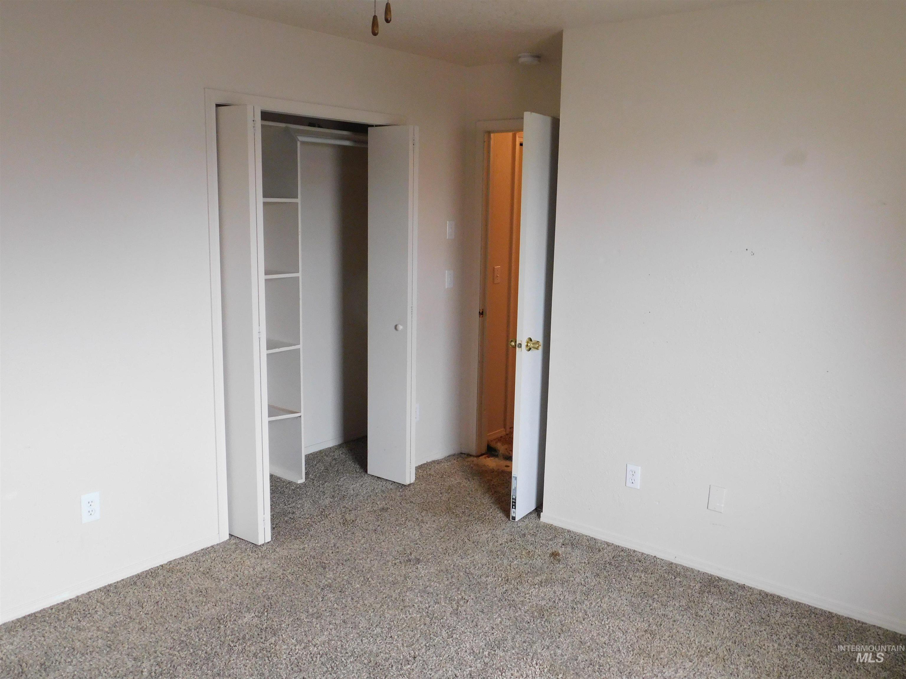 112 W Barbara Drive, Middleton, Idaho 83644, 3 Bedrooms, 2 Bathrooms, Residential For Sale, Price $305,000,MLS 98966574