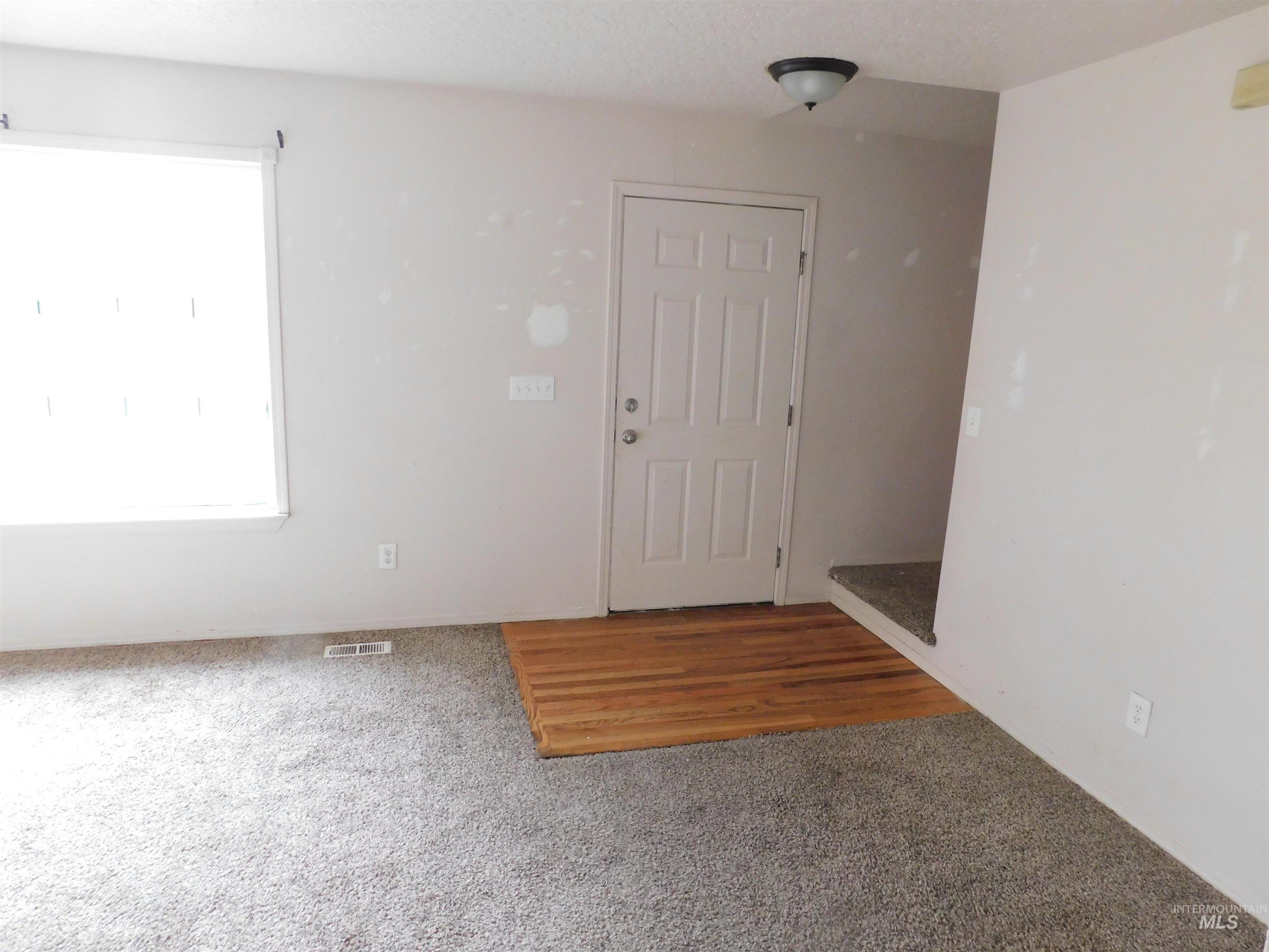 112 W Barbara Drive, Middleton, Idaho 83644, 3 Bedrooms, 2 Bathrooms, Residential For Sale, Price $305,000,MLS 98966574