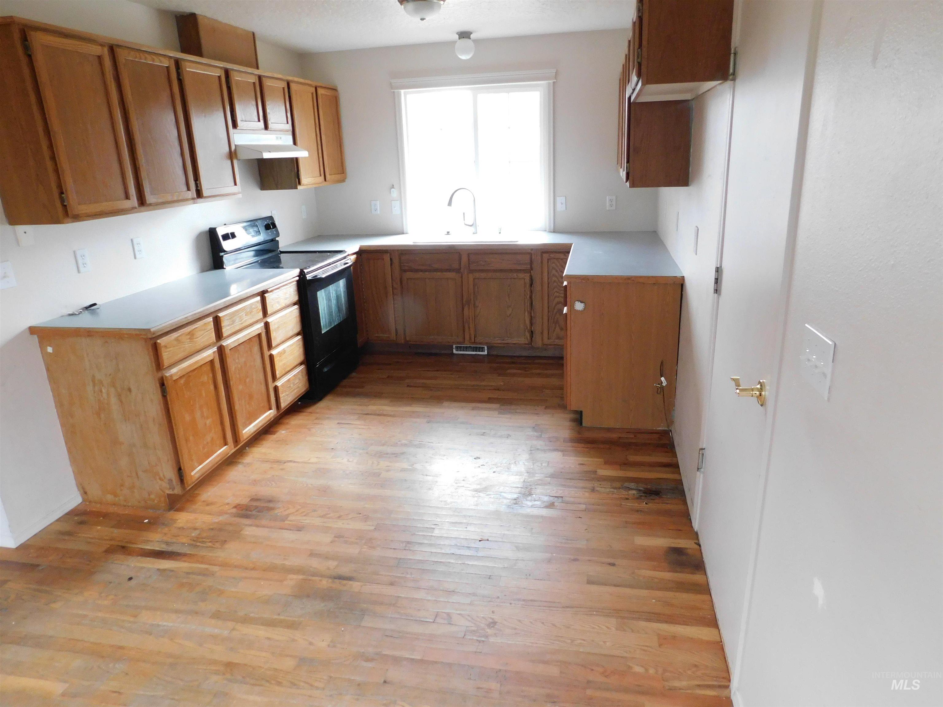 112 W Barbara Drive, Middleton, Idaho 83644, 3 Bedrooms, 2 Bathrooms, Residential For Sale, Price $305,000,MLS 98966574