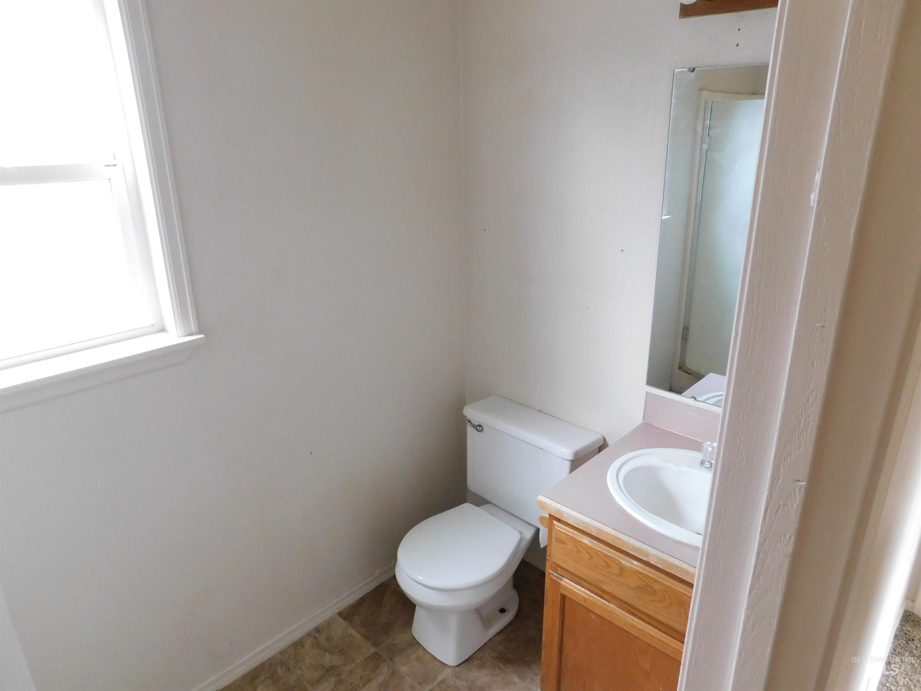 112 W Barbara Drive, Middleton, Idaho 83644, 3 Bedrooms, 2 Bathrooms, Residential For Sale, Price $305,000,MLS 98966574