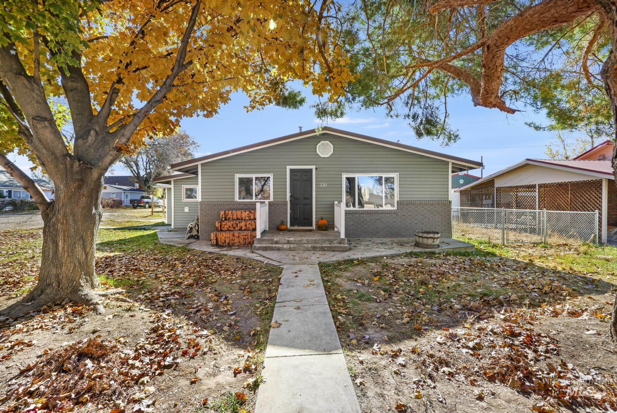 220 Maple Ave W, Hansen, Idaho 83334, 3 Bedrooms, 1 Bathroom, Residential For Sale, Price $269,999,MLS 98966593