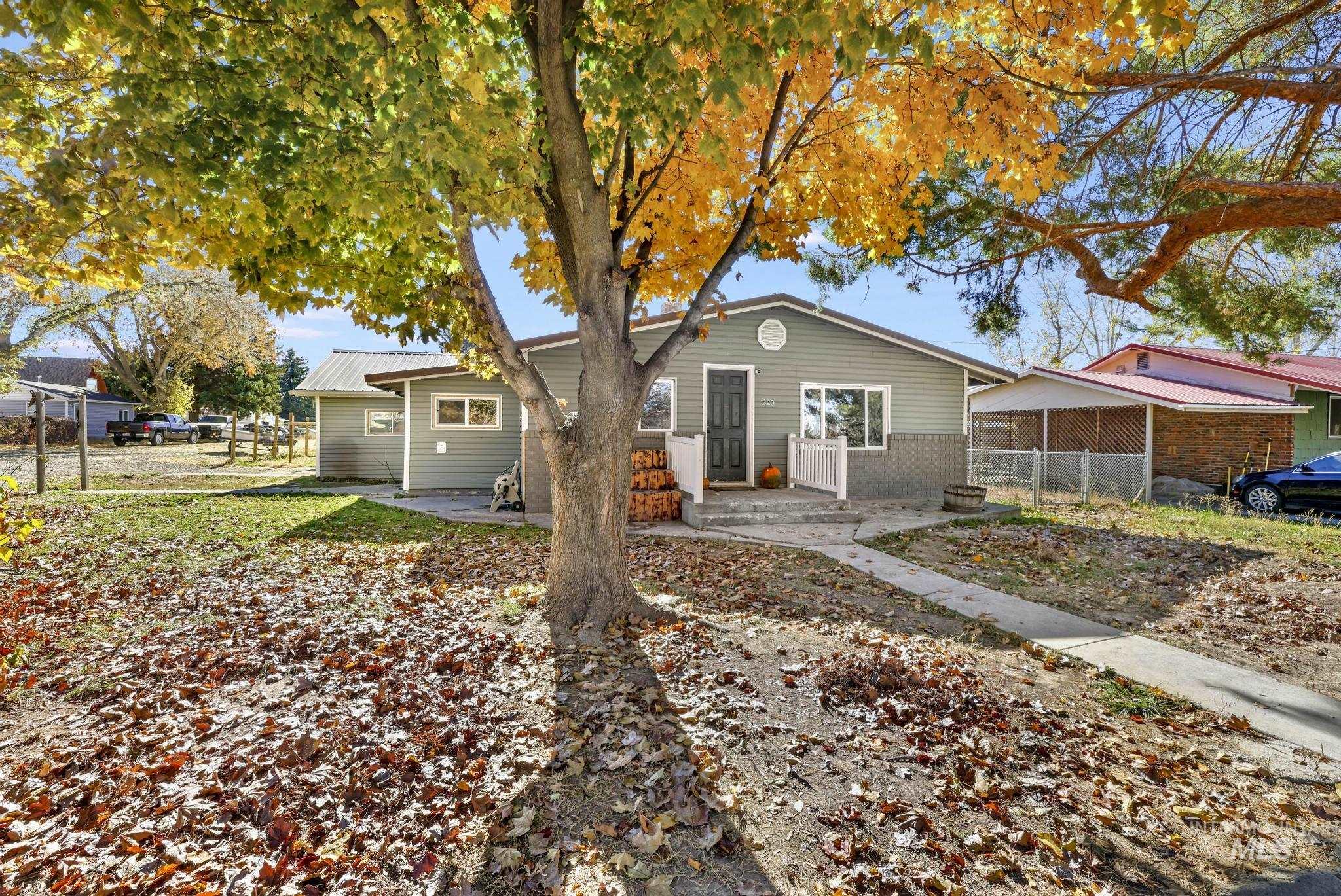 220 Maple Ave W, Hansen, Idaho 83334, 3 Bedrooms, 1 Bathroom, Residential For Sale, Price $269,999,MLS 98966593