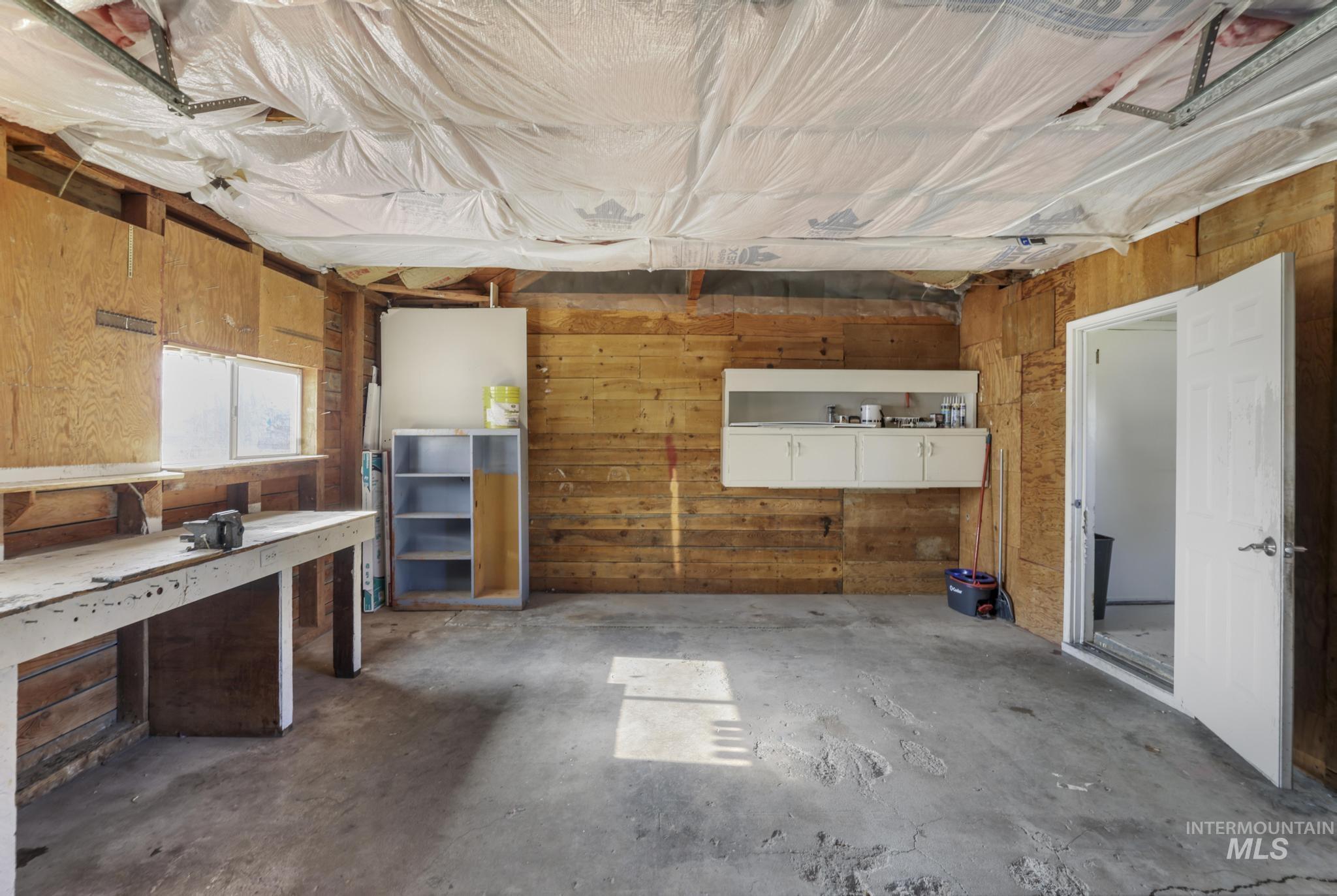 220 Maple Ave W, Hansen, Idaho 83334, 3 Bedrooms, 1 Bathroom, Residential For Sale, Price $269,999,MLS 98966593