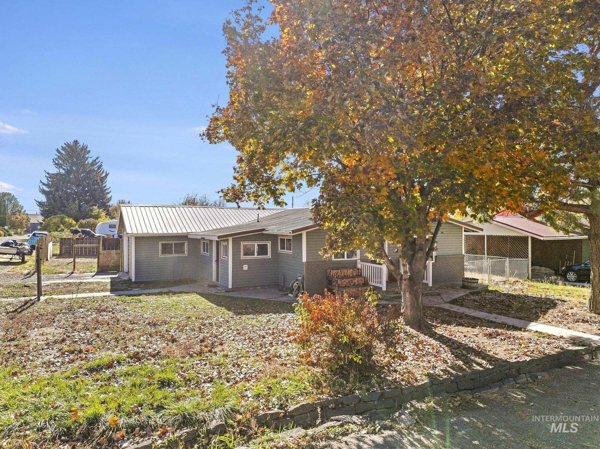 220 Maple Ave W, Hansen, Idaho 83334, 3 Bedrooms, 1 Bathroom, Residential For Sale, Price $269,999,MLS 98966593