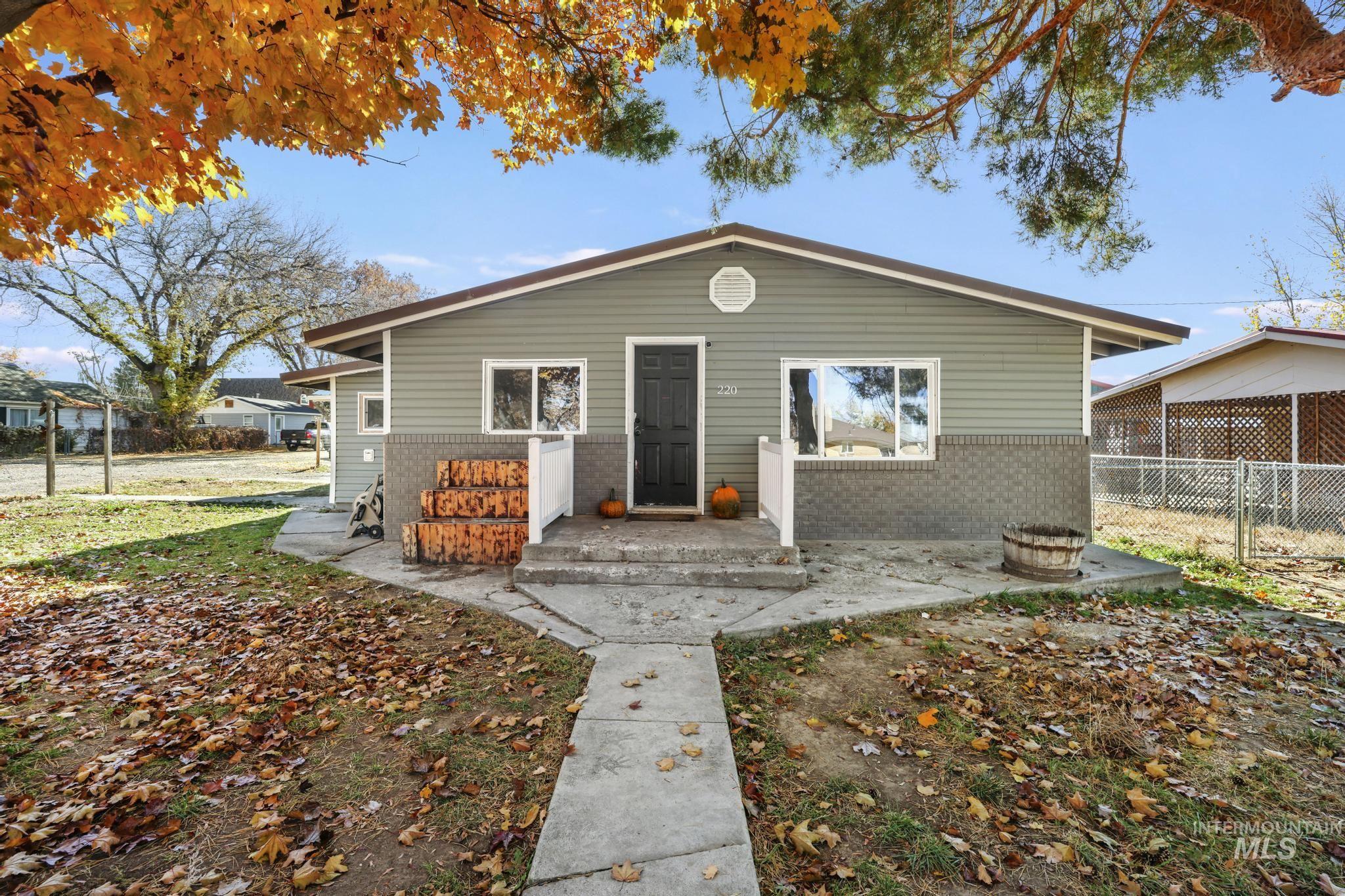 220 Maple Ave W, Hansen, Idaho 83334, 3 Bedrooms, 1 Bathroom, Residential For Sale, Price $269,999,MLS 98966593