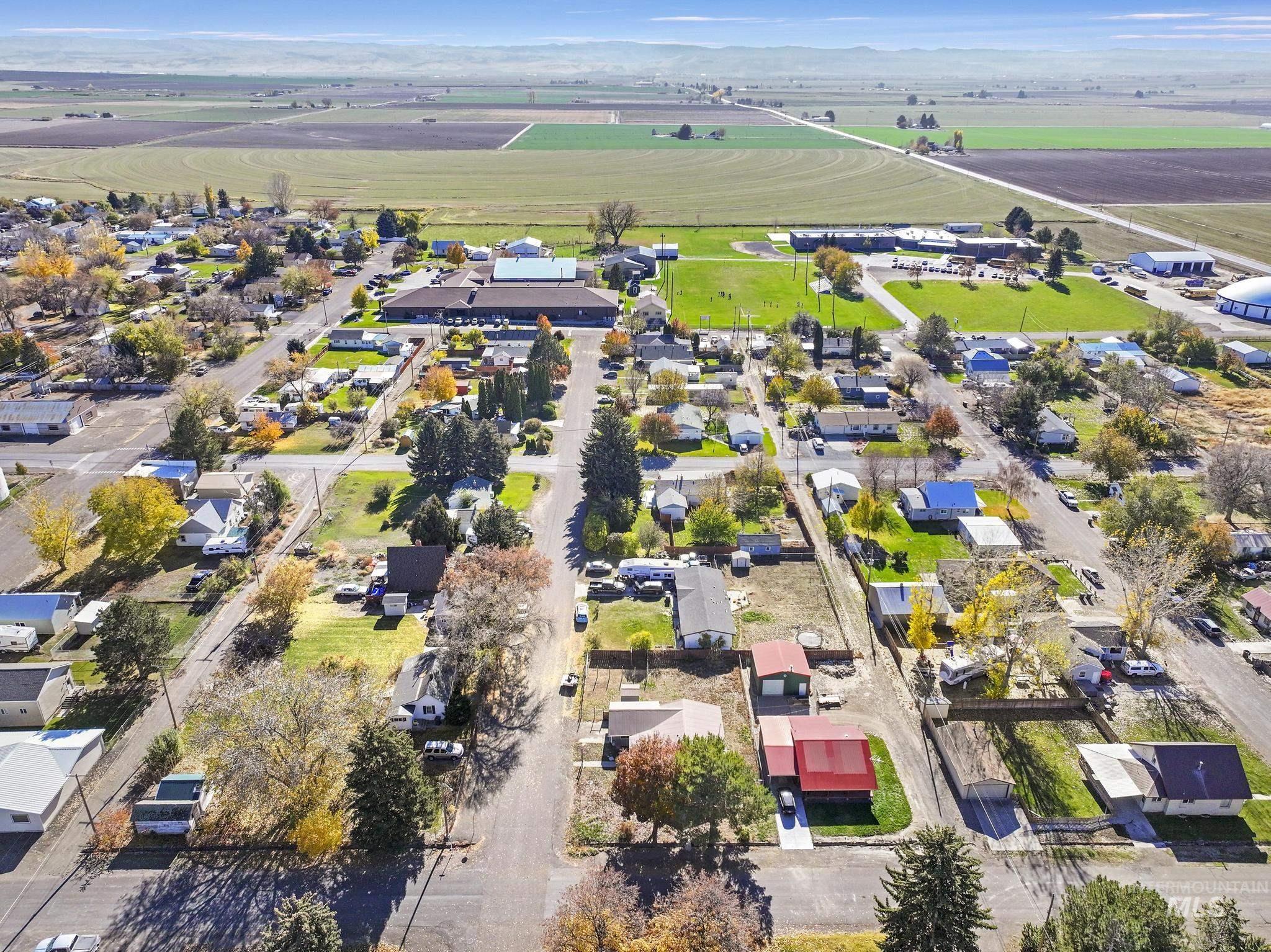 220 Maple Ave W, Hansen, Idaho 83334, 3 Bedrooms, 1 Bathroom, Residential For Sale, Price $269,999,MLS 98966593