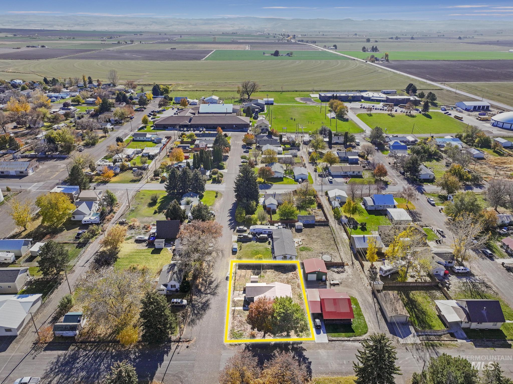 220 Maple Ave W, Hansen, Idaho 83334, 3 Bedrooms, 1 Bathroom, Residential For Sale, Price $269,999,MLS 98966593