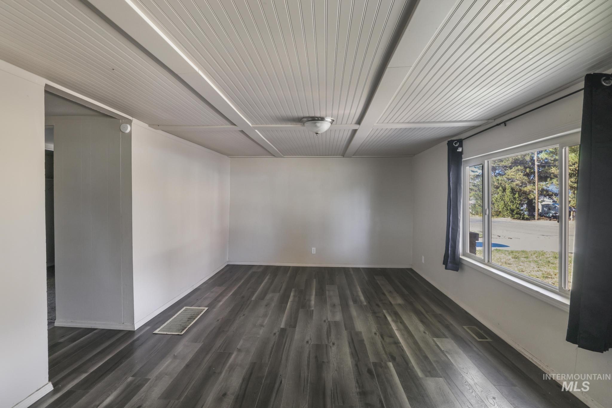 220 Maple Ave W, Hansen, Idaho 83334, 3 Bedrooms, 1 Bathroom, Residential For Sale, Price $269,999,MLS 98966593