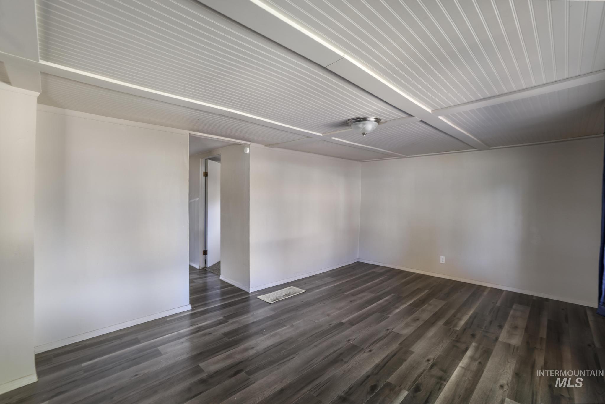 220 Maple Ave W, Hansen, Idaho 83334, 3 Bedrooms, 1 Bathroom, Residential For Sale, Price $269,999,MLS 98966593