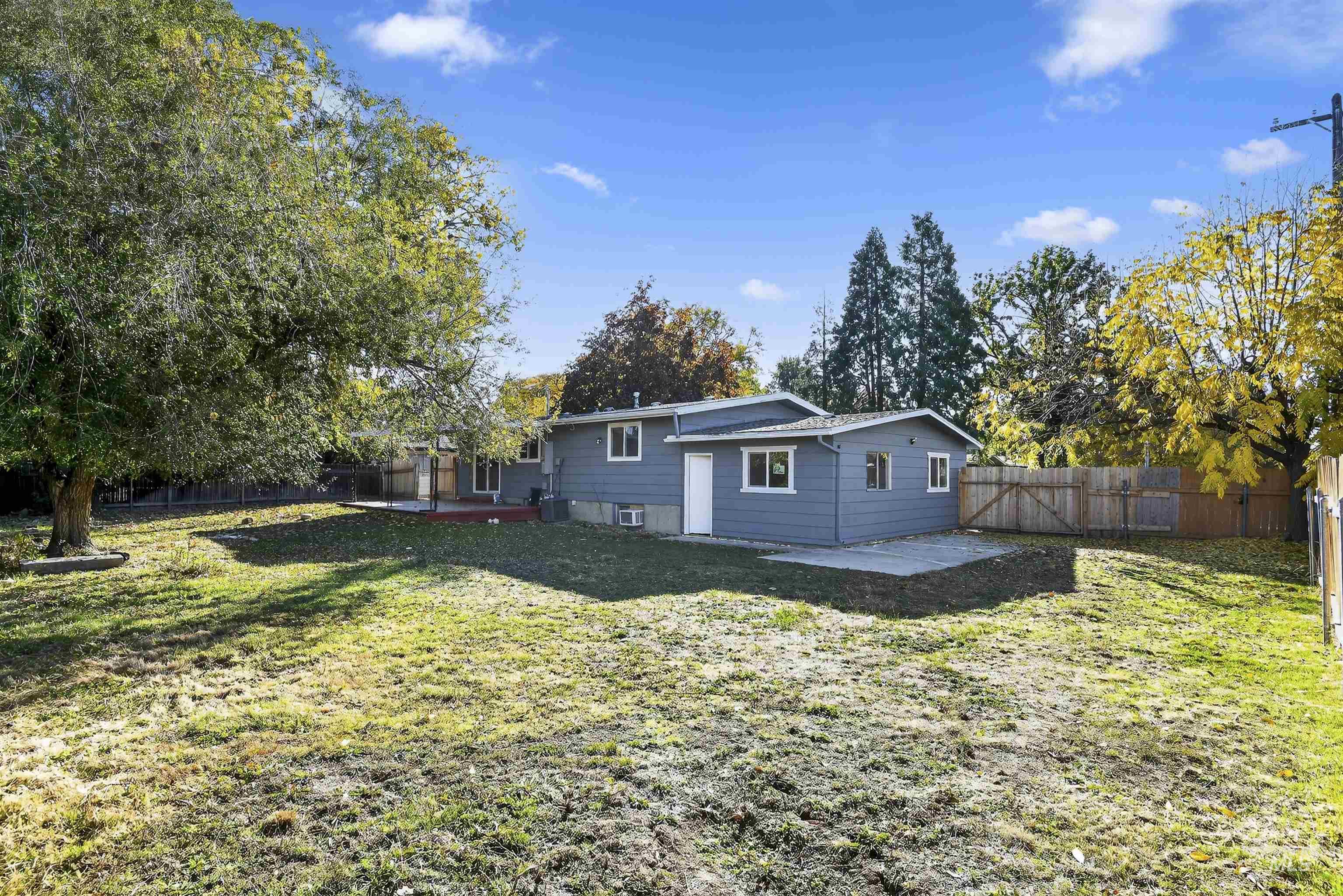 2118 W Targee, Boise, Idaho 83705, 2 Bedrooms, 1 Bathroom, Residential Income For Sale, Price $485,000,MLS 98966597