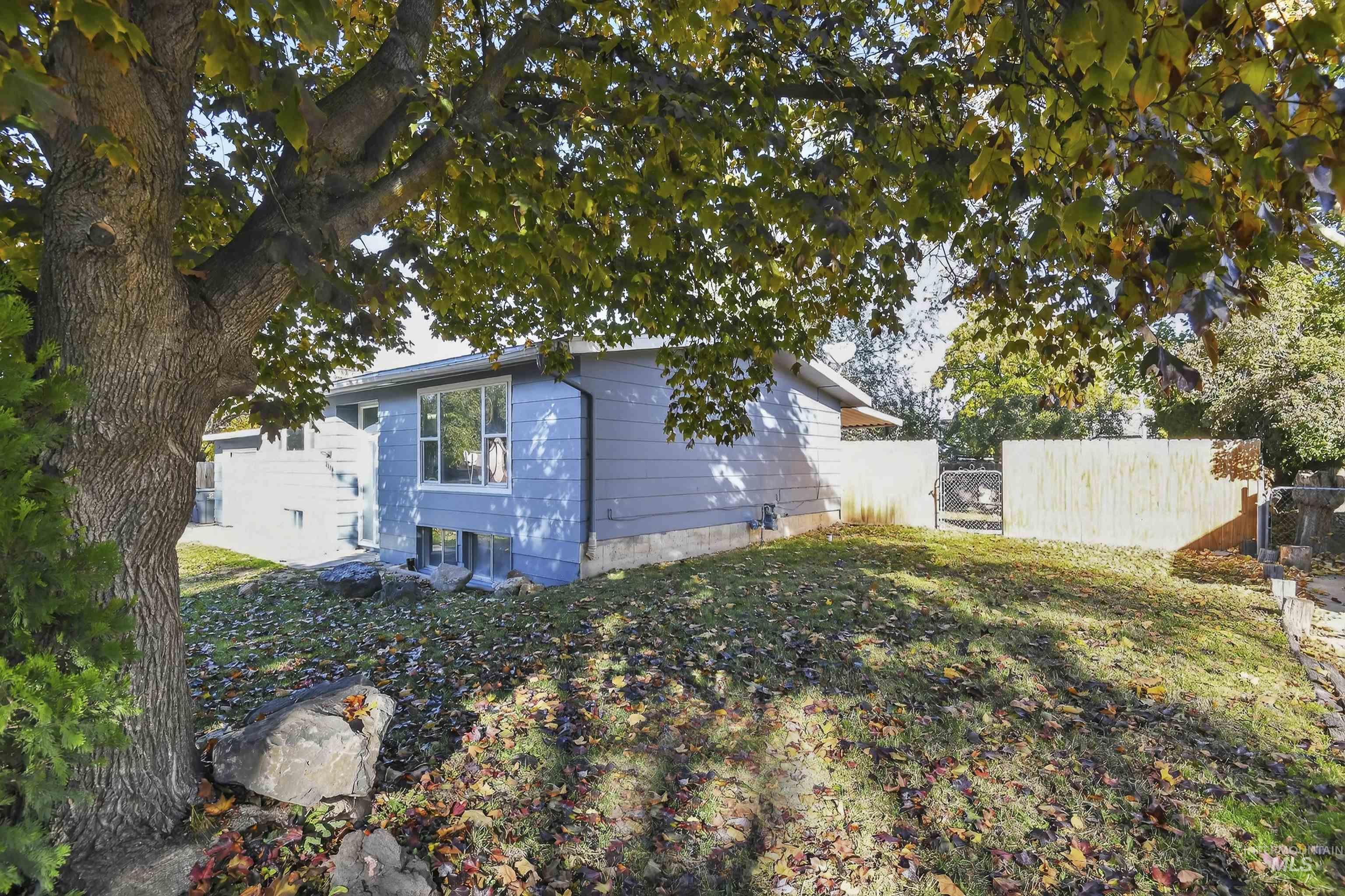 2118 W Targee, Boise, Idaho 83705, 2 Bedrooms, 1 Bathroom, Residential Income For Sale, Price $485,000,MLS 98966597