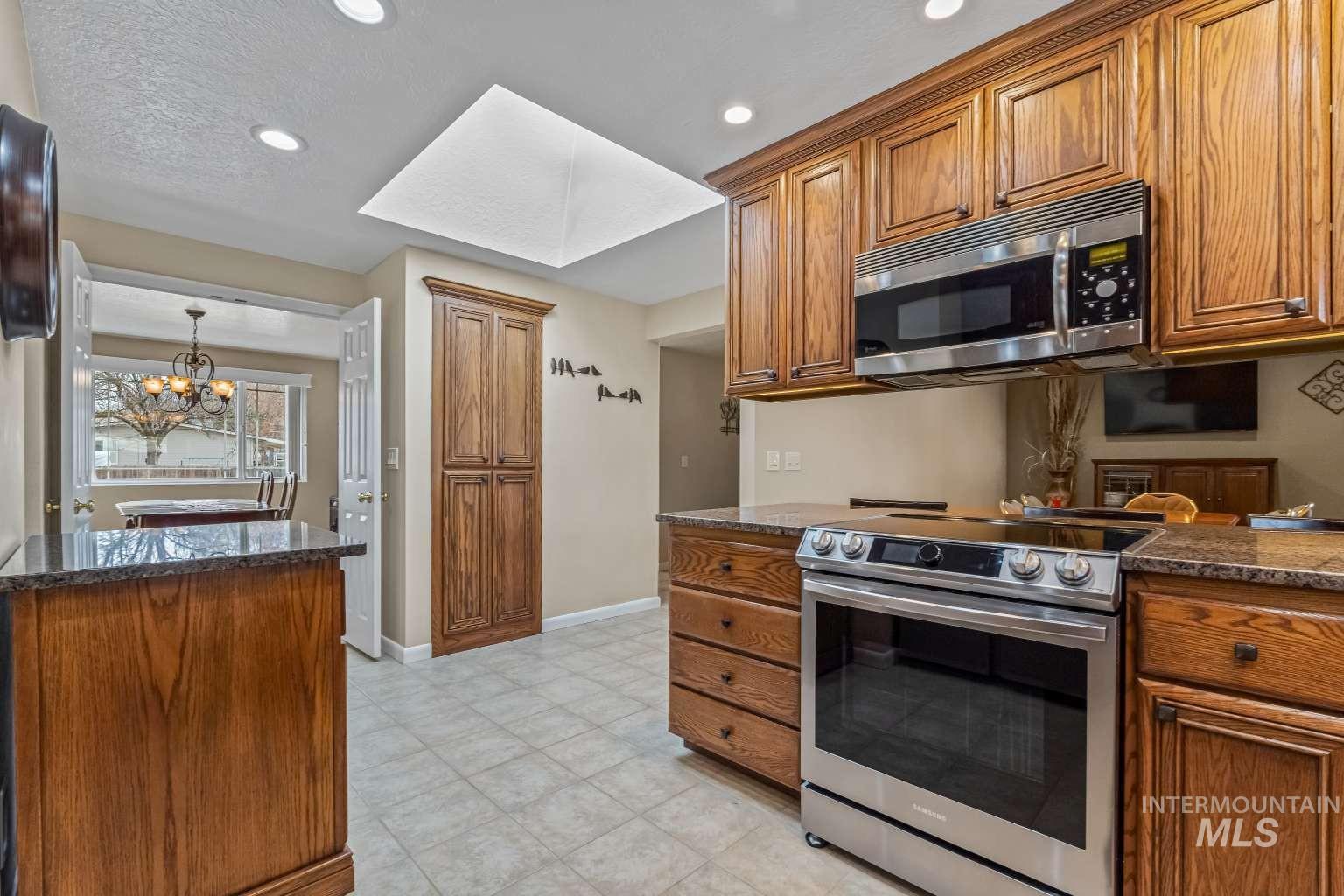 8720 W Cornwall Dr, Boise, Idaho 83704, 4 Bedrooms, 3 Bathrooms, Residential For Sale, Price $679,999,MLS 98966600