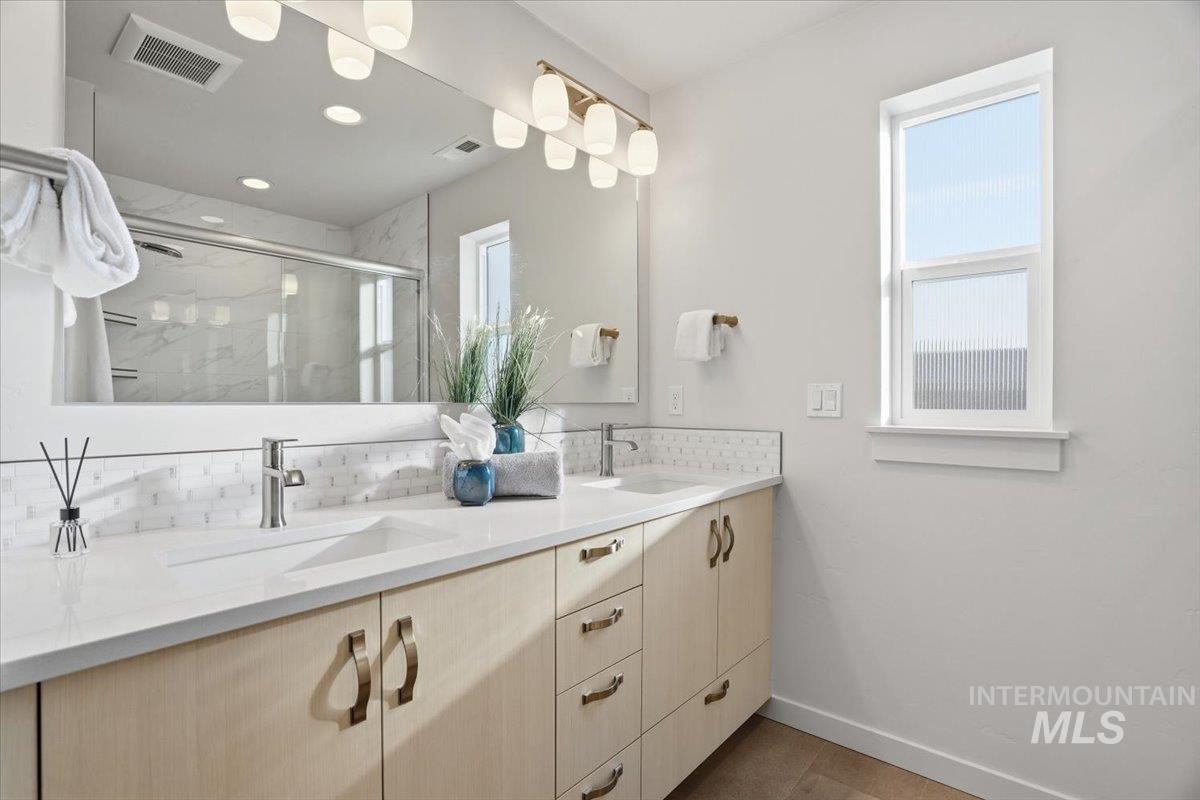 10264 Stony Oak Court, Nampa, Idaho 83687, 3 Bedrooms, 2.5 Bathrooms, Residential For Sale, Price $534,900,MLS 98966617