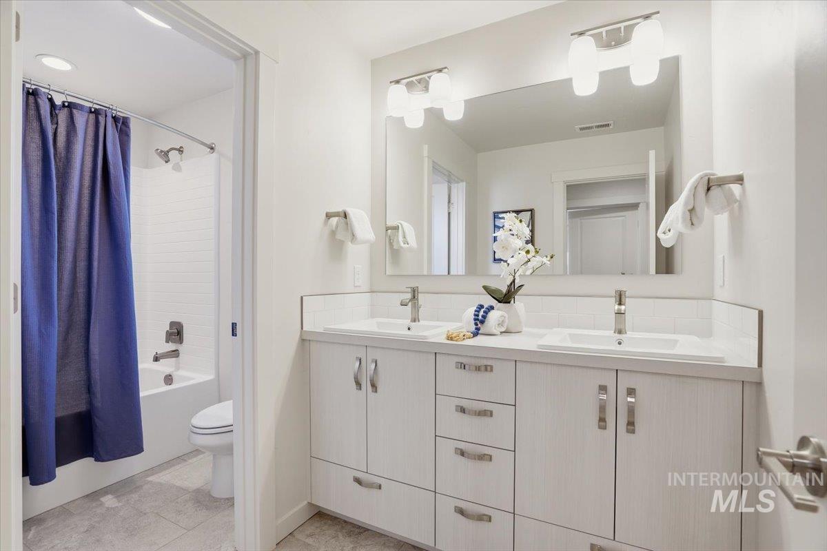 10264 Stony Oak Court, Nampa, Idaho 83687, 3 Bedrooms, 2.5 Bathrooms, Residential For Sale, Price $534,900,MLS 98966617