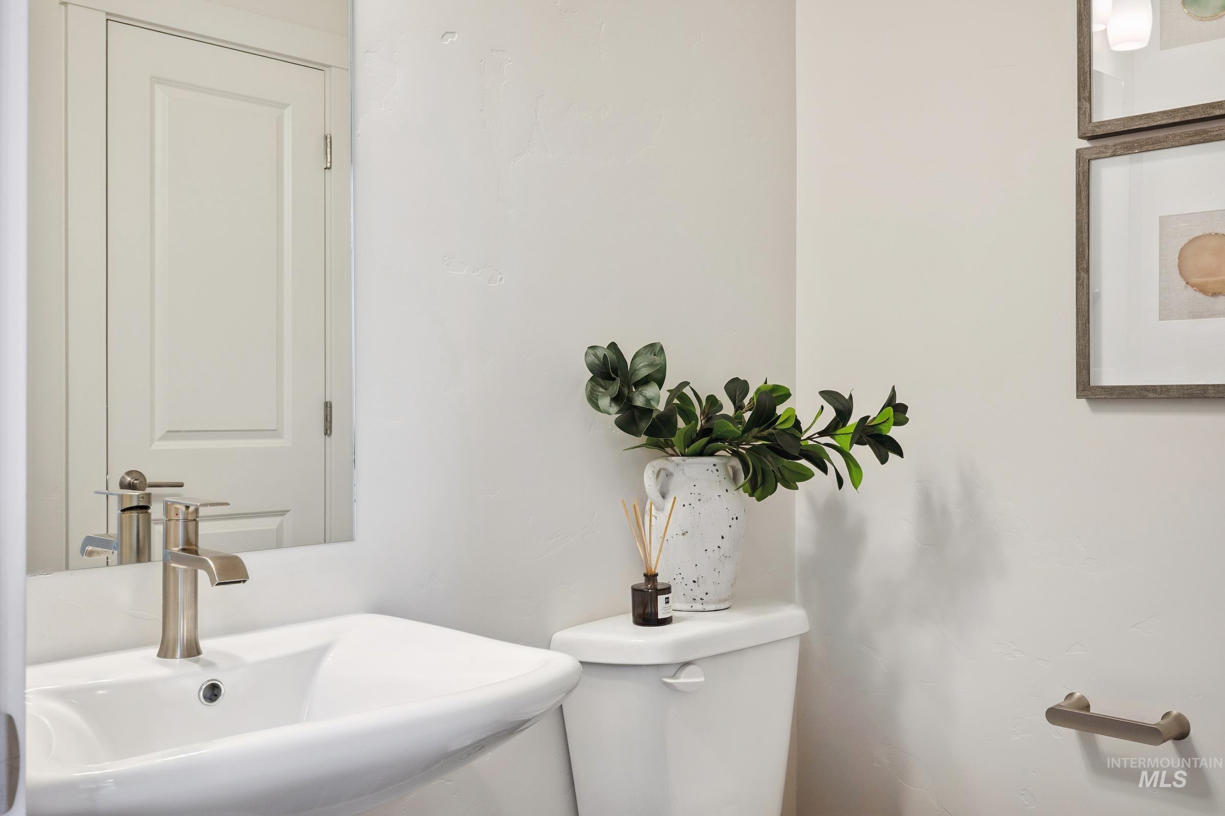 10264 Stony Oak Court, Nampa, Idaho 83687, 3 Bedrooms, 2.5 Bathrooms, Residential For Sale, Price $542,900,MLS 98966617