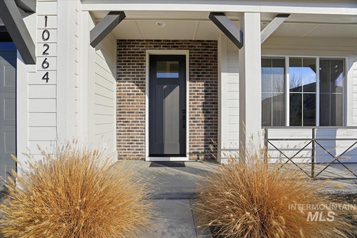 10264 Stony Oak Court, Nampa, Idaho 83687, 3 Bedrooms, 2.5 Bathrooms, Residential For Sale, Price $534,900,MLS 98966617
