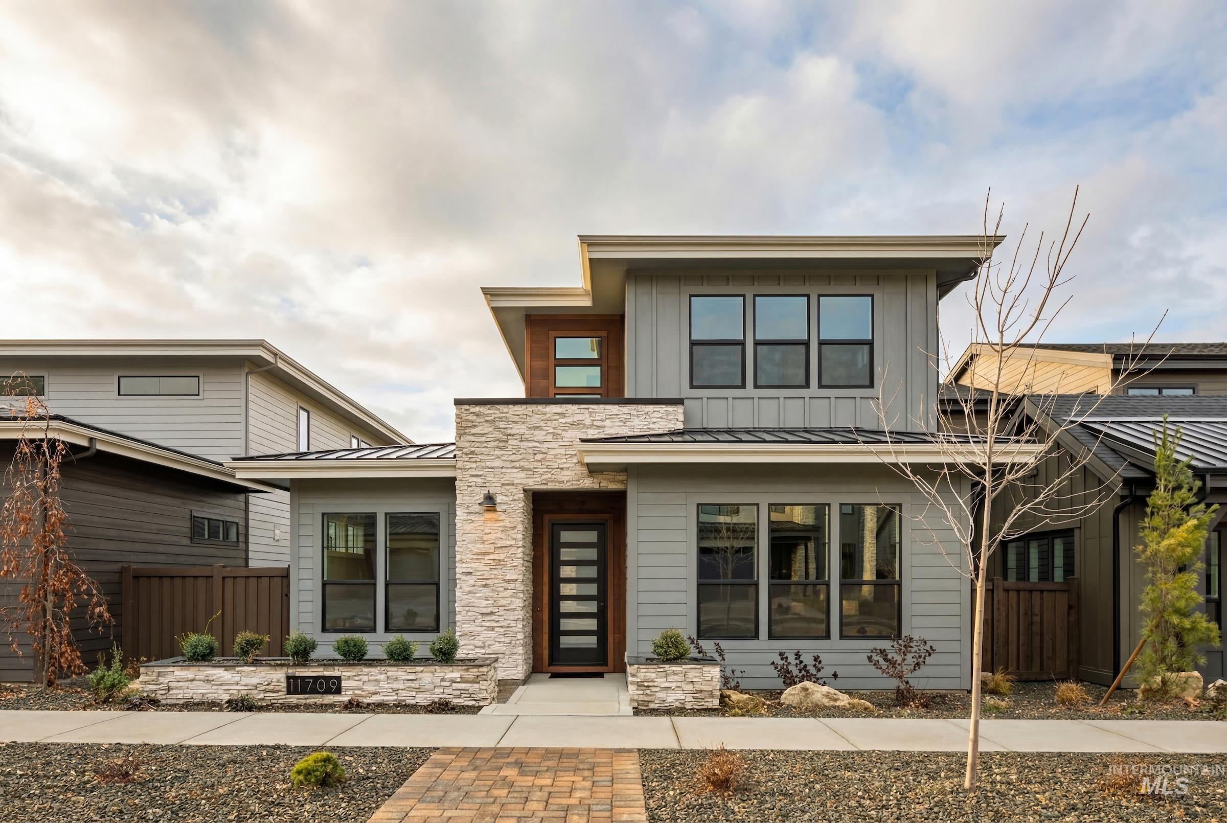 11709 N Rabbitbrush Way, Boise, Idaho 83714, 3 Bedrooms, 2.5 Bathrooms, Residential For Sale, Price $739,900,MLS 98966626