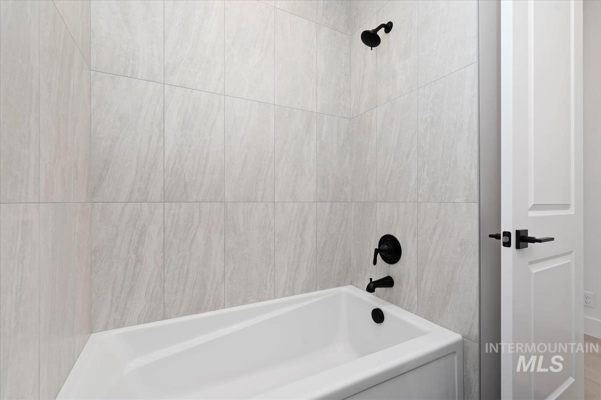 11281 S Corballis Ln, Kuna, Idaho 83634, 3 Bedrooms, 3 Bathrooms, Residential For Sale, Price $599,880,MLS 98966637