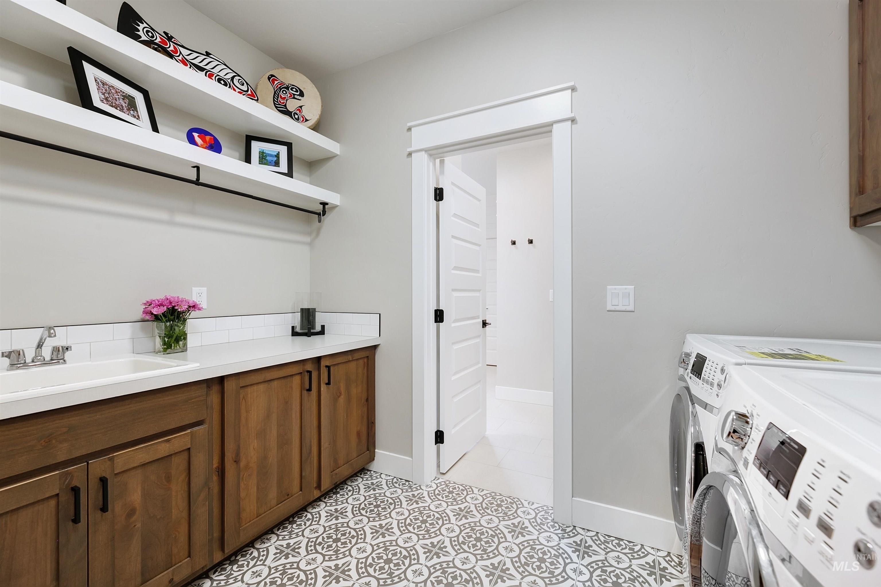 5463 N Exeter Way, Meridian, Idaho 83646, 5 Bedrooms, 2.5 Bathrooms, Residential For Sale, Price $760,000,MLS 98966640