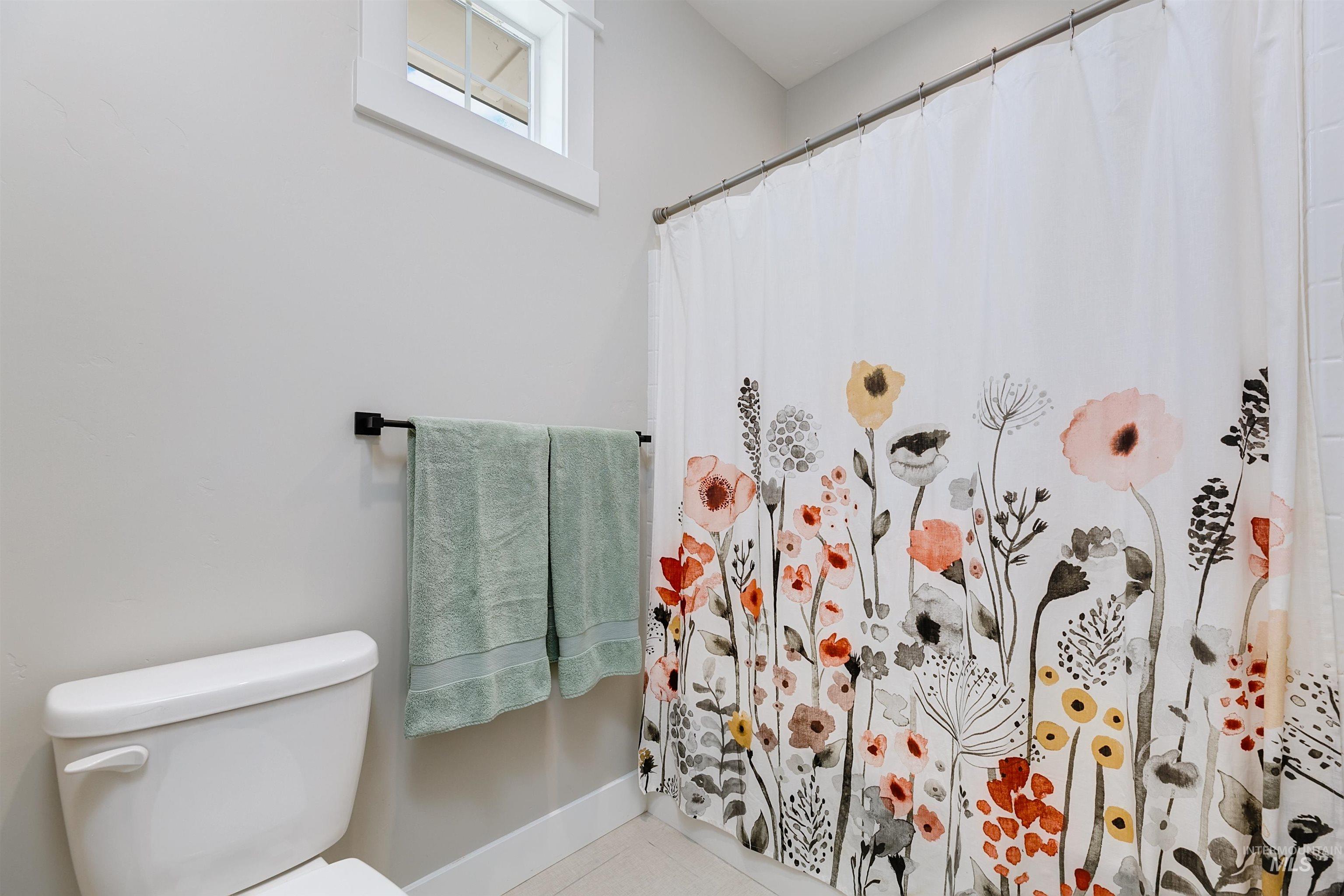 5463 N Exeter Way, Meridian, Idaho 83646, 5 Bedrooms, 2.5 Bathrooms, Residential For Sale, Price $760,000,MLS 98966640