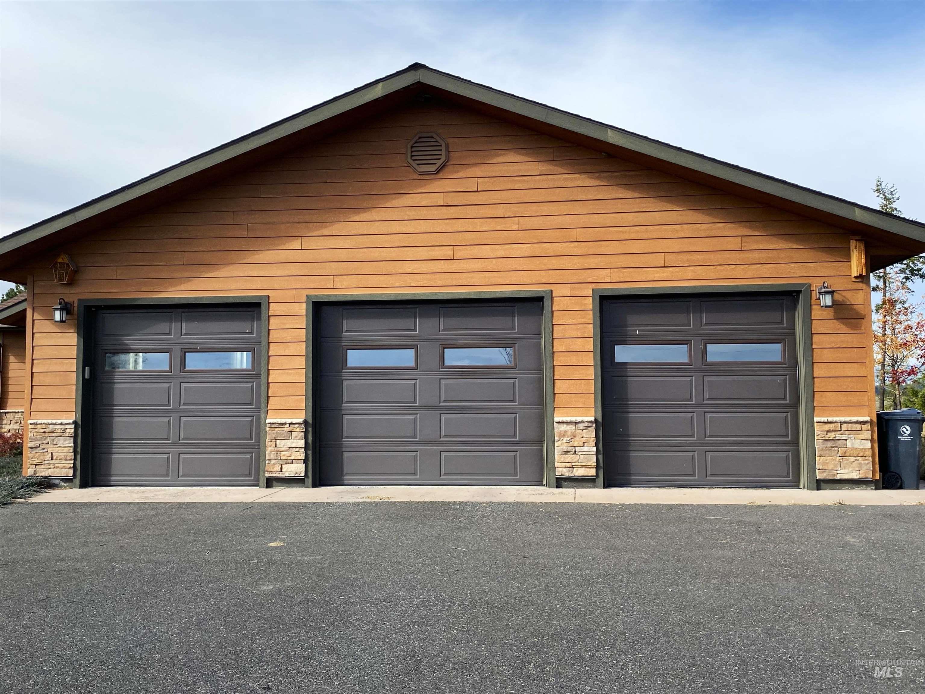 1703 Little Bear Ridge Rd, Troy, Idaho 83871, 3 Bedrooms, 2 Bathrooms, Residential For Sale, Price $875,000,MLS 98966645