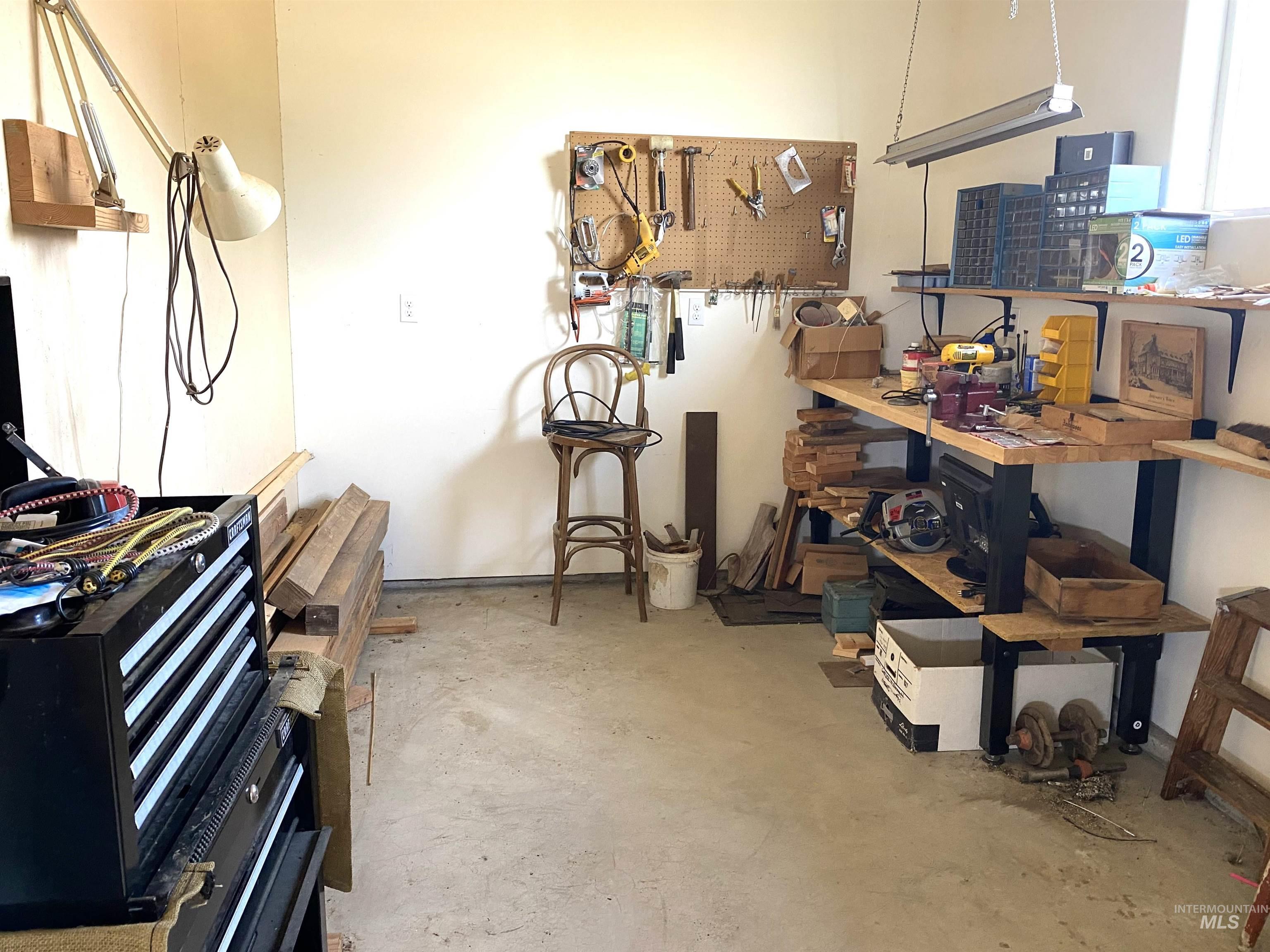 1703 Little Bear Ridge Rd, Troy, Idaho 83871, 3 Bedrooms, 2 Bathrooms, Residential For Sale, Price $875,000,MLS 98966645