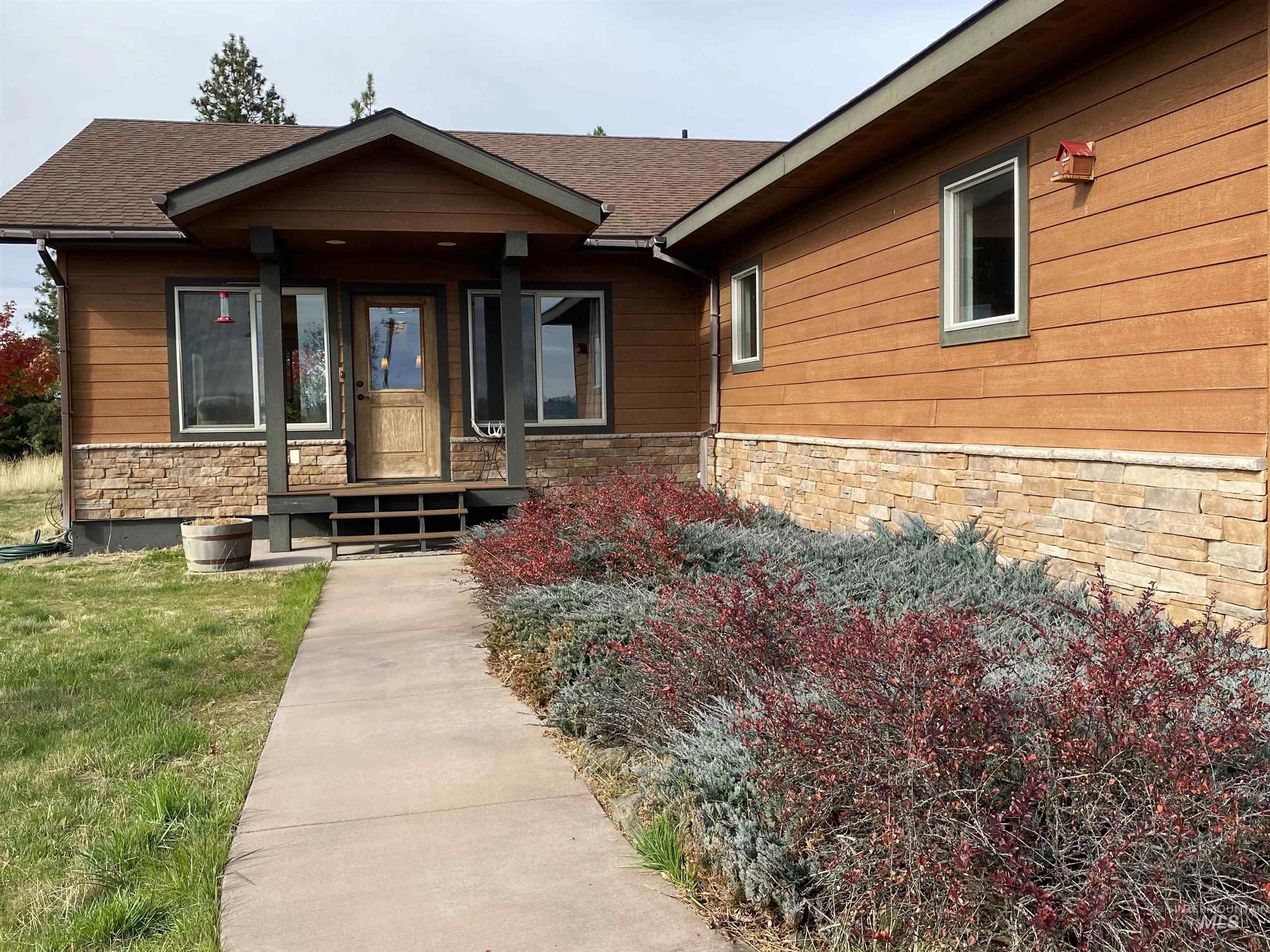 1703 Little Bear Ridge Rd, Troy, Idaho 83871, 3 Bedrooms, 2 Bathrooms, Residential For Sale, Price $875,000,MLS 98966645