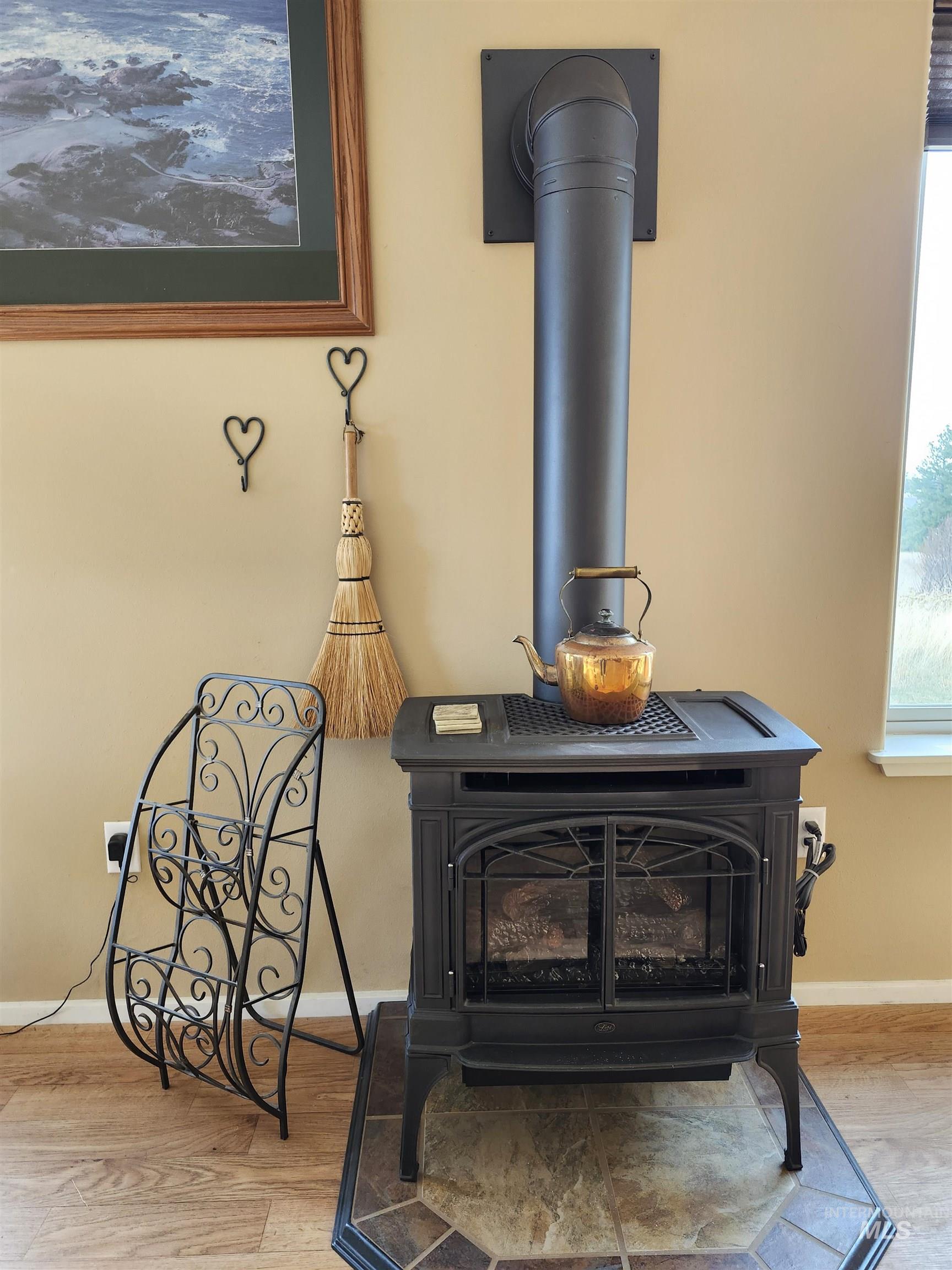 1703 Little Bear Ridge Rd, Troy, Idaho 83871, 3 Bedrooms, 2 Bathrooms, Residential For Sale, Price $875,000,MLS 98966645