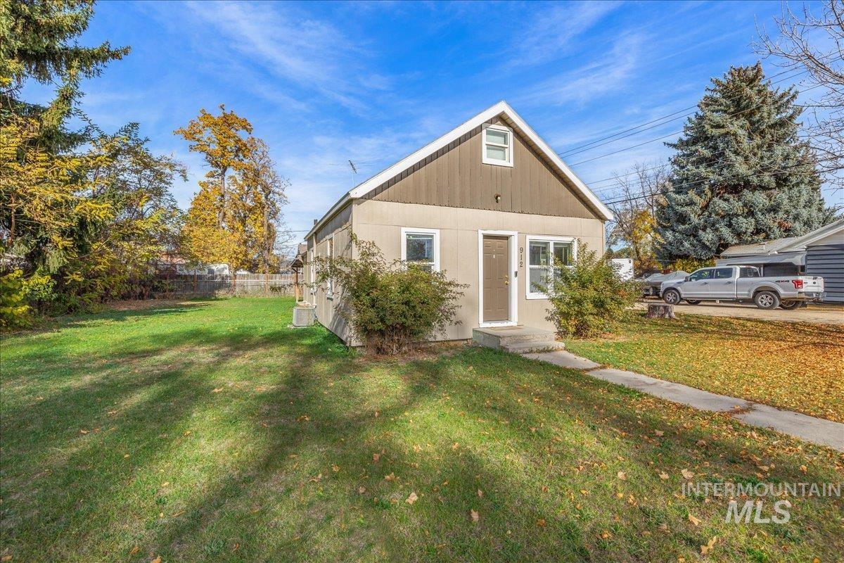 912 E Amity, Nampa, Idaho 83686, 3 Bedrooms, 1 Bathroom, Residential For Sale, Price $269,000,MLS 98966661
