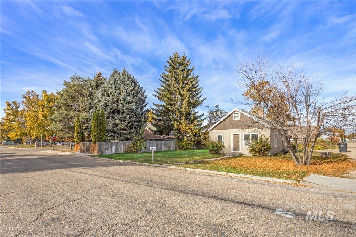 912 E Amity, Nampa, Idaho 83686, 3 Bedrooms, 1 Bathroom, Residential For Sale, Price $269,000,MLS 98966661