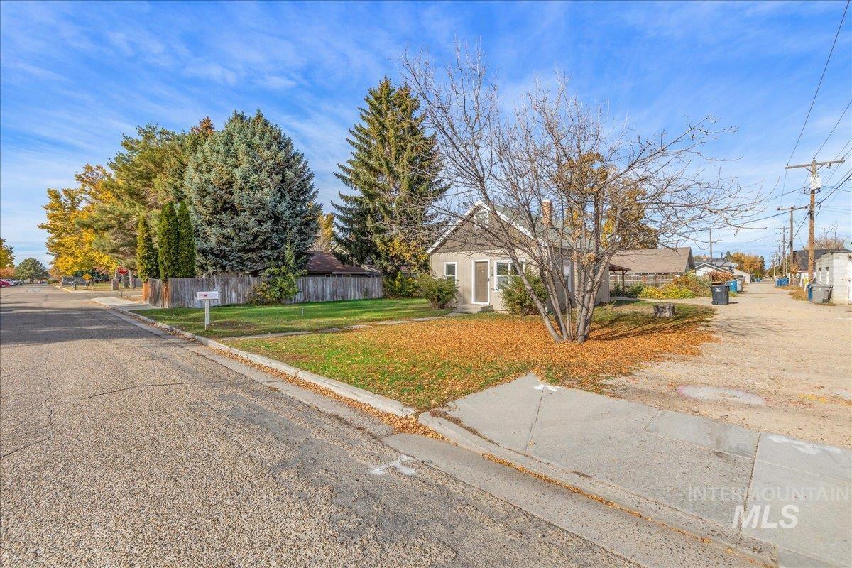 912 E Amity, Nampa, Idaho 83686, 3 Bedrooms, 1 Bathroom, Residential For Sale, Price $269,000,MLS 98966661