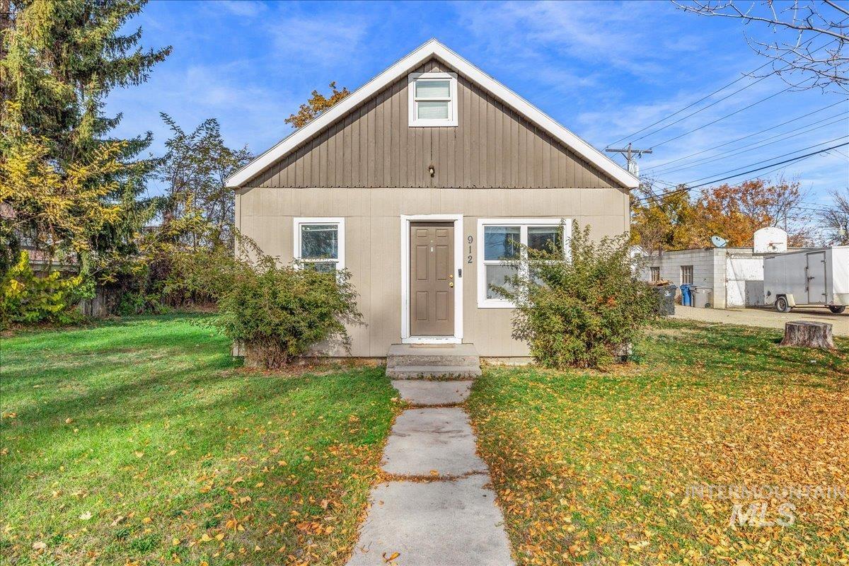 912 E Amity, Nampa, Idaho 83686, 3 Bedrooms, 1 Bathroom, Residential Income For Sale, Price $279,000,MLS 98966662
