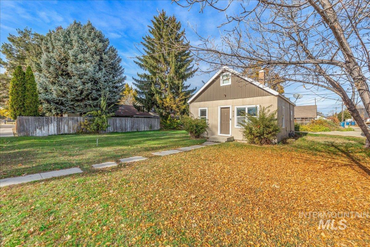 912 E Amity, Nampa, Idaho 83686, 3 Bedrooms, 1 Bathroom, Residential Income For Sale, Price $279,000,MLS 98966662