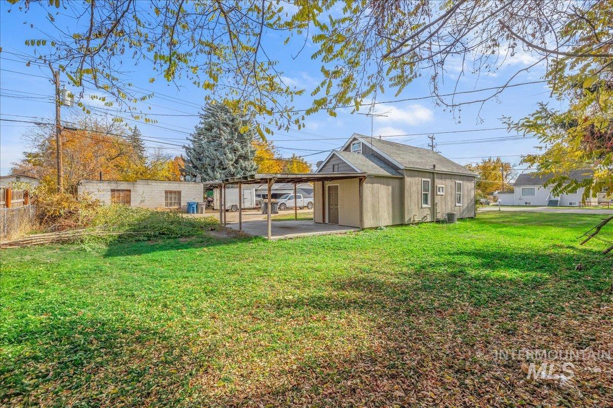 912 E Amity, Nampa, Idaho 83686, 3 Bedrooms, 1 Bathroom, Residential Income For Sale, Price $279,000,MLS 98966662