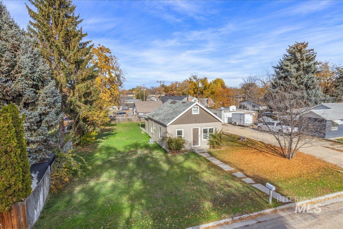 912 E Amity, Nampa, Idaho 83686, 3 Bedrooms, 1 Bathroom, Residential Income For Sale, Price $279,000,MLS 98966662