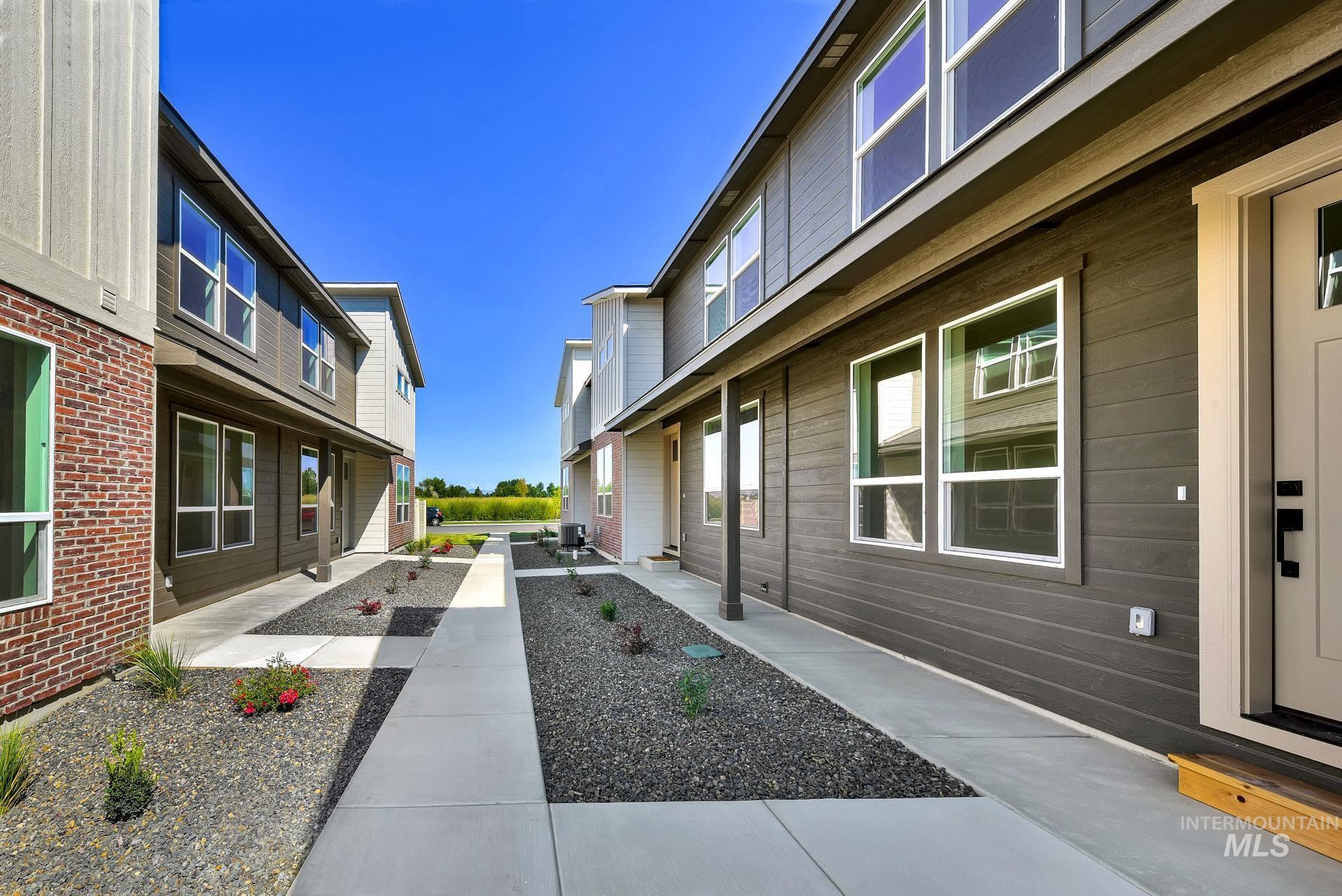 2909 Nieve Ln, Caldwell, Idaho 83605, 3 Bedrooms, 2.5 Bathrooms, Residential For Sale, Price $347,500,MLS 98966667