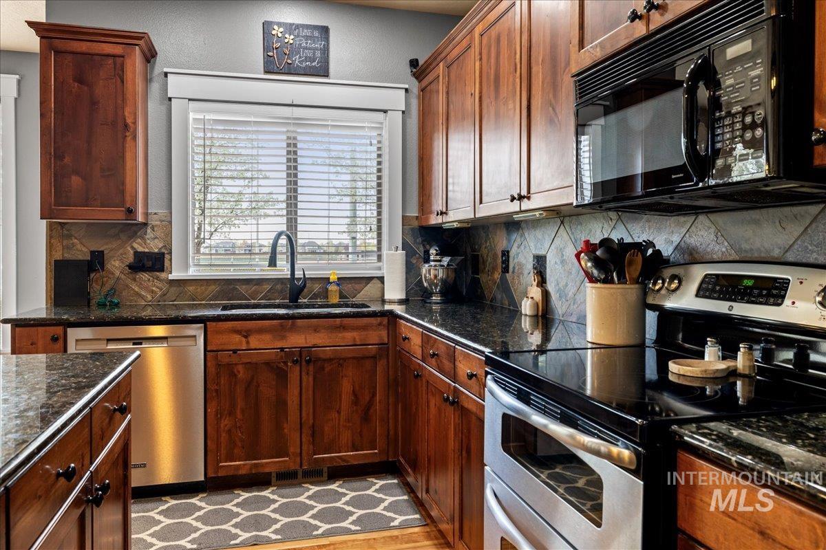 1063 W Hitchcock St, Meridian, Idaho 83646, 6 Bedrooms, 3.5 Bathrooms, Residential For Sale, Price $769,900,MLS 98966680