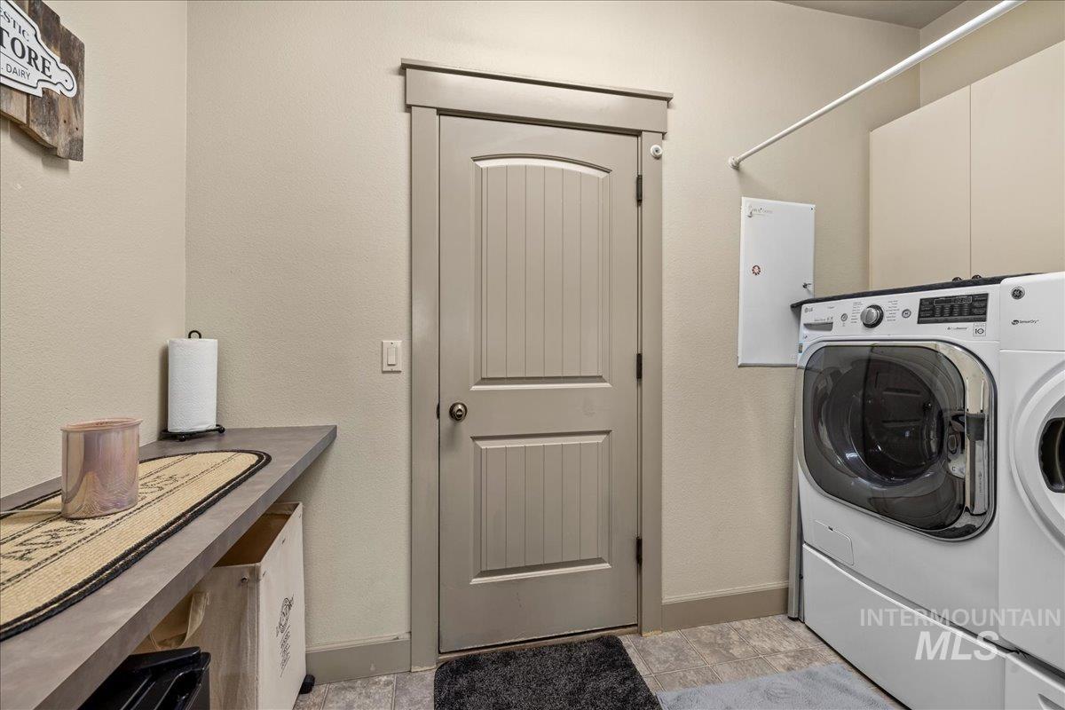 1063 W Hitchcock St, Meridian, Idaho 83646, 6 Bedrooms, 3.5 Bathrooms, Residential For Sale, Price $769,900,MLS 98966680